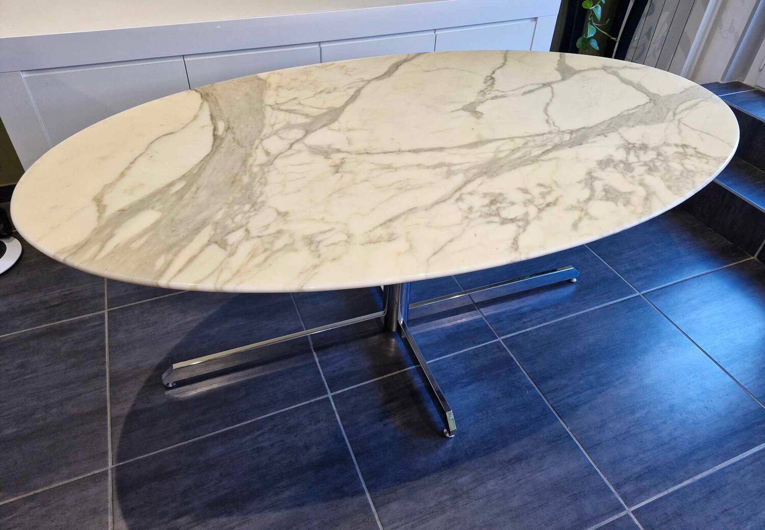 Roche Bobois table in Calacatta marble from 1980