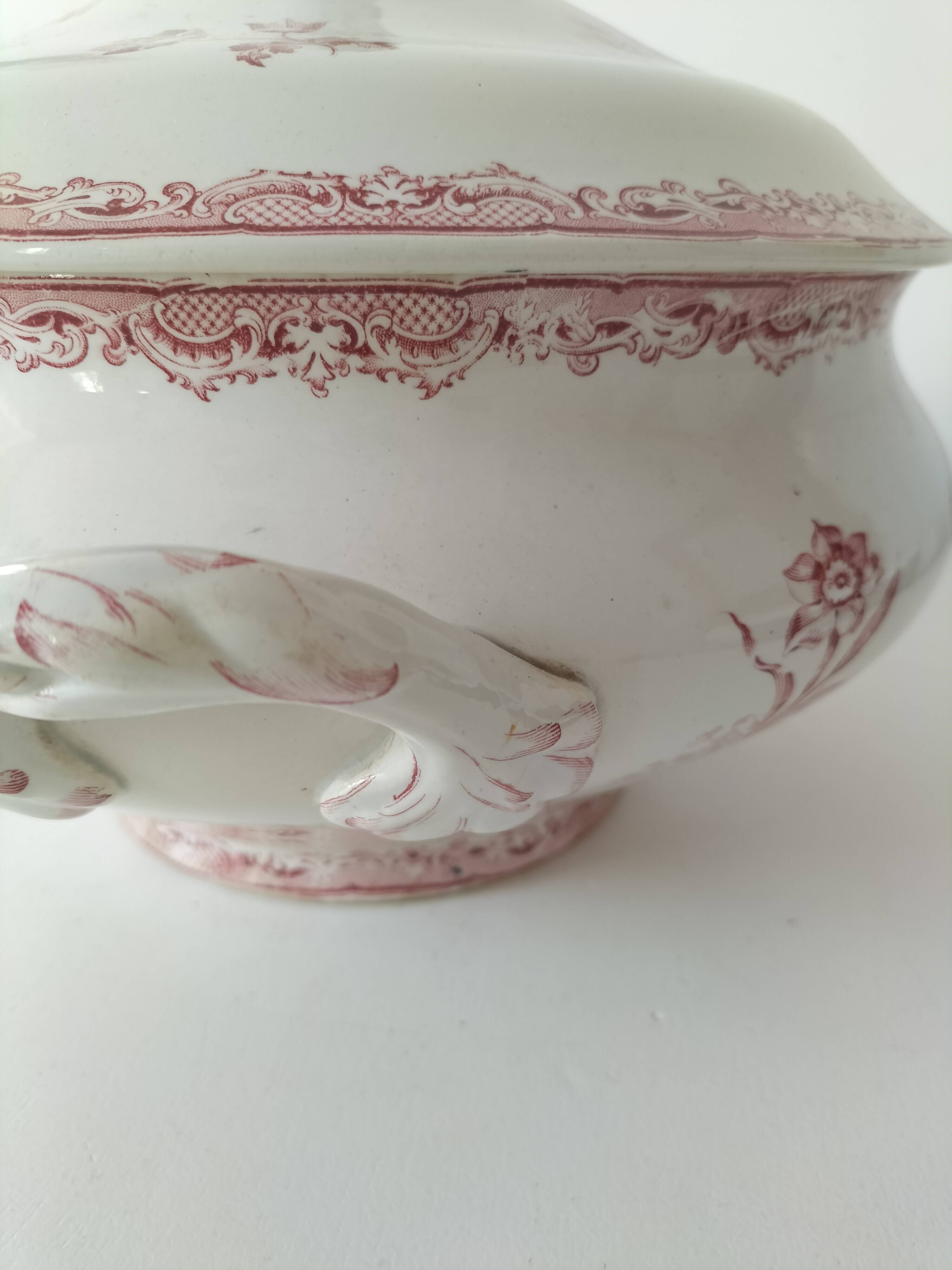 Ironstone soup tureen Sarreguemines Fontanges model (circa 1880–1900),