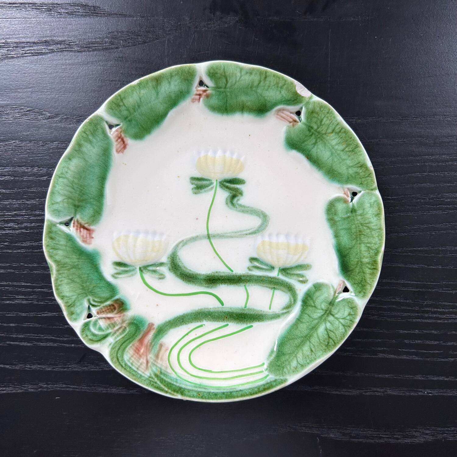 Water lily dish in slip