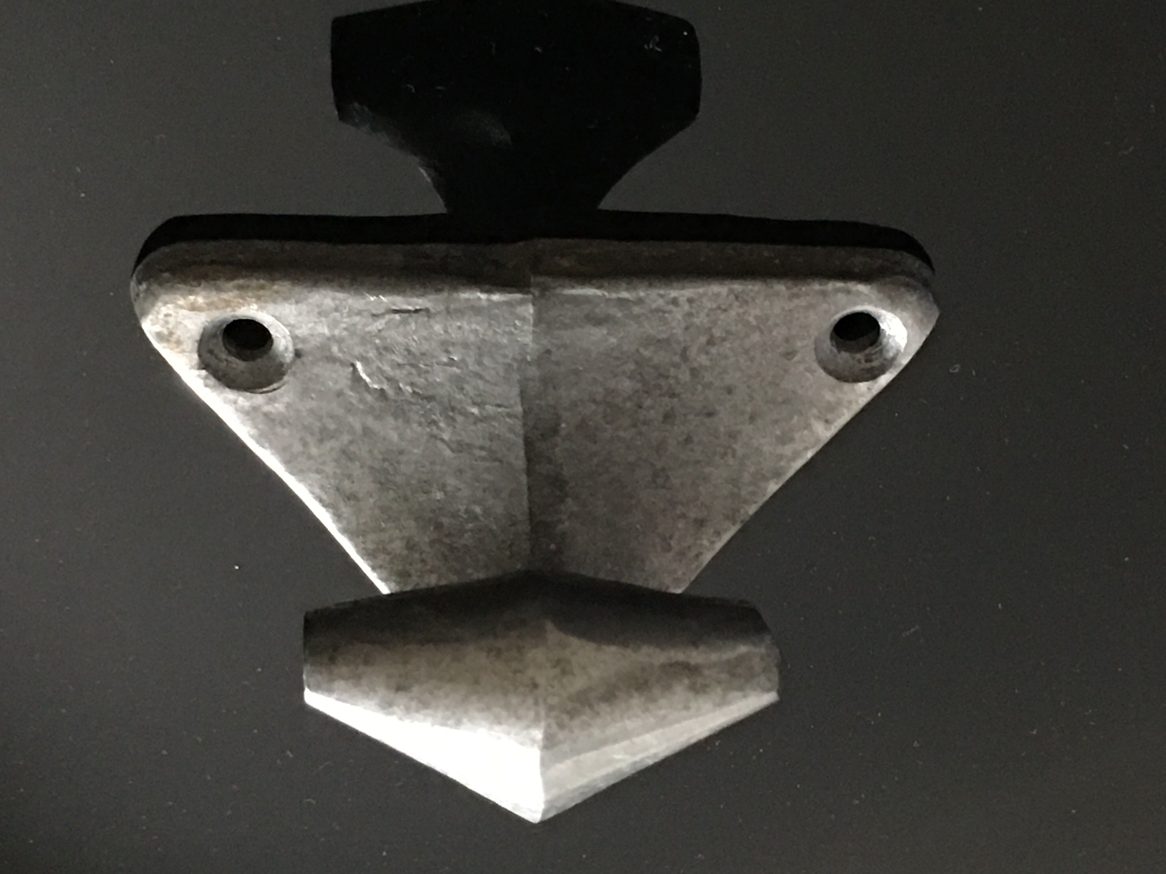 lot 4 old coat hanger / aluminum cast iron pads.