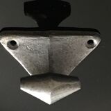 lot 4 old coat hanger / aluminum cast iron pads.