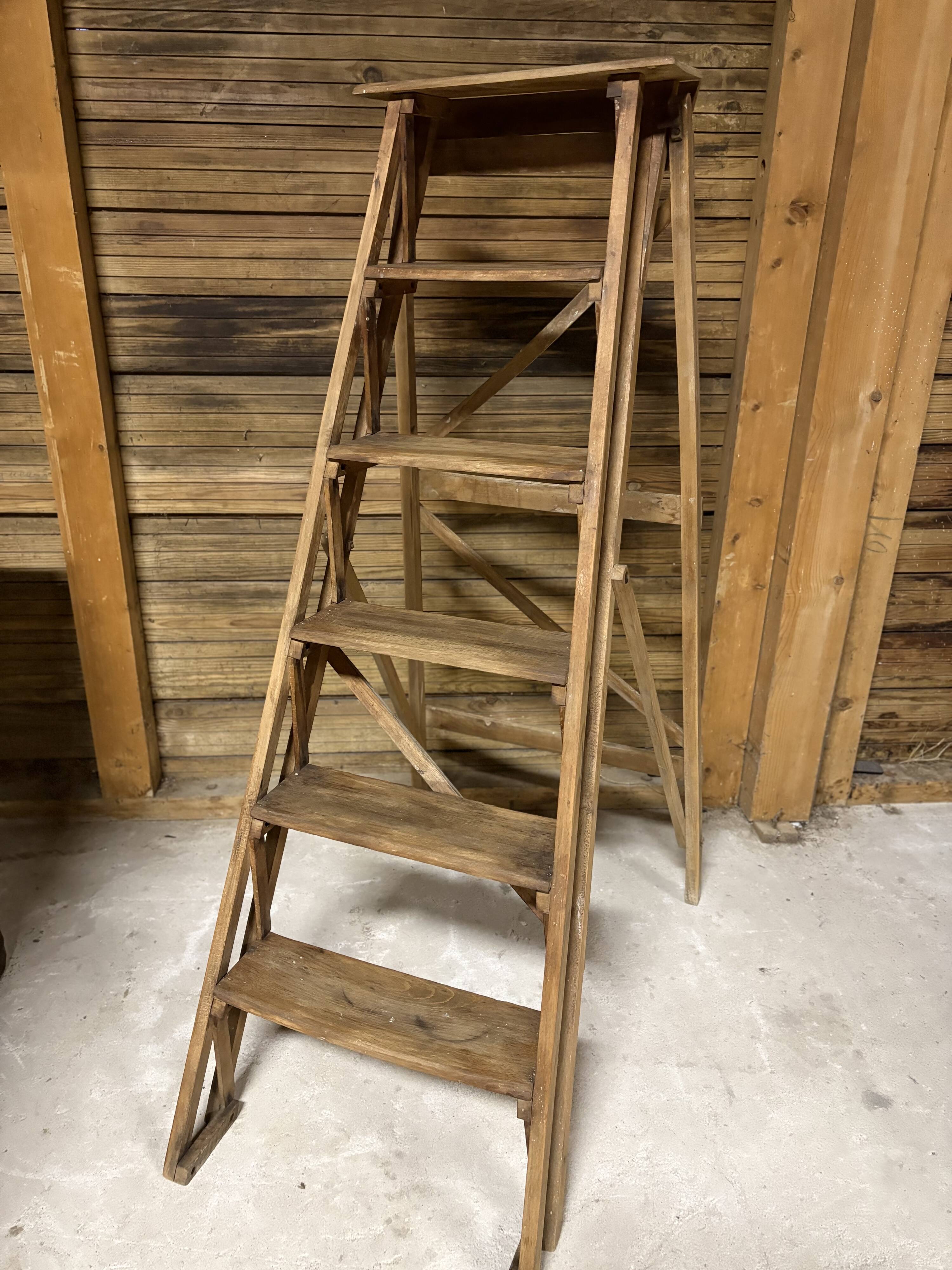 Escabeau bois ancien rénové