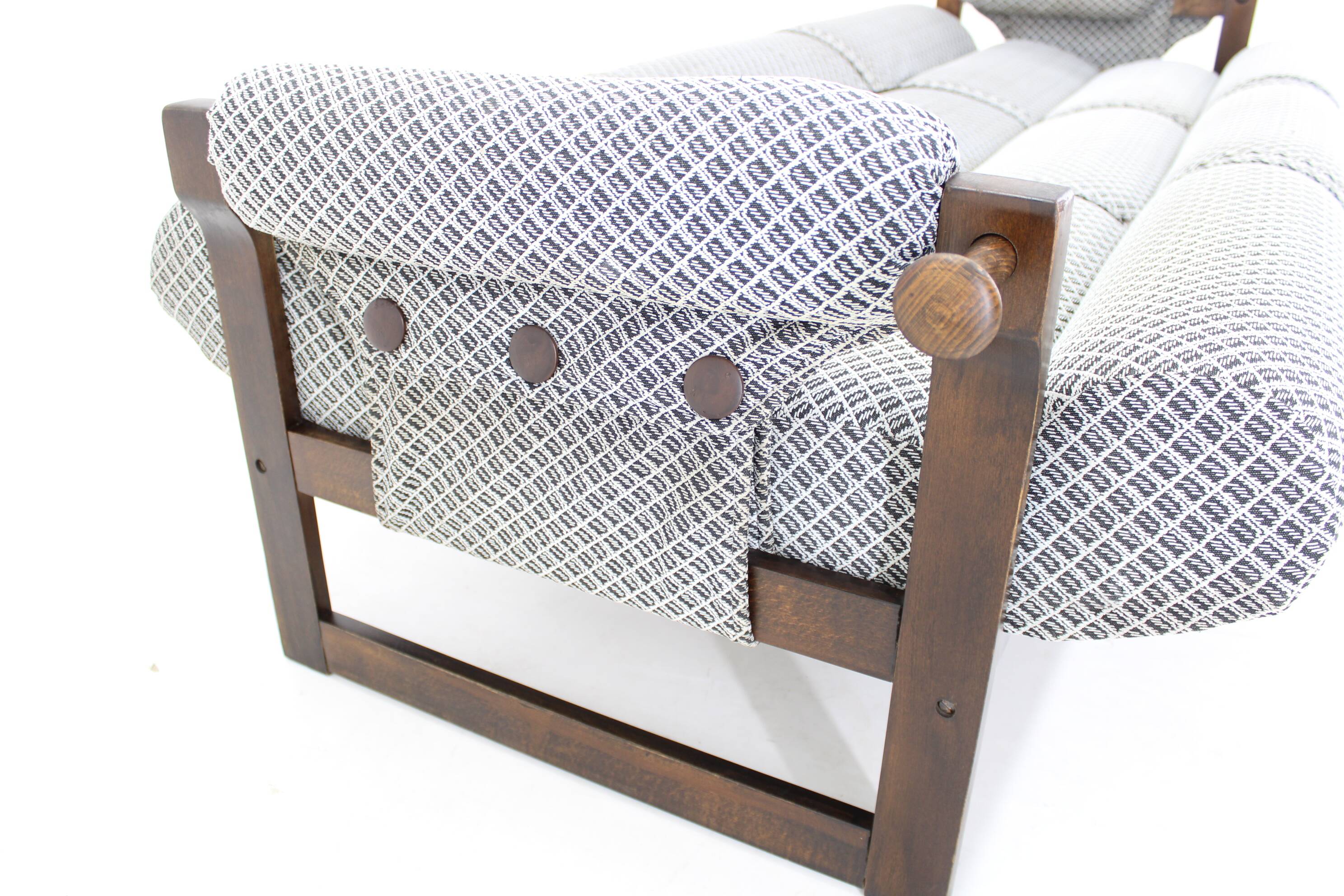 Canapé trois places en hêtre des années 1970 par Hikor, Tchécoslovaquie