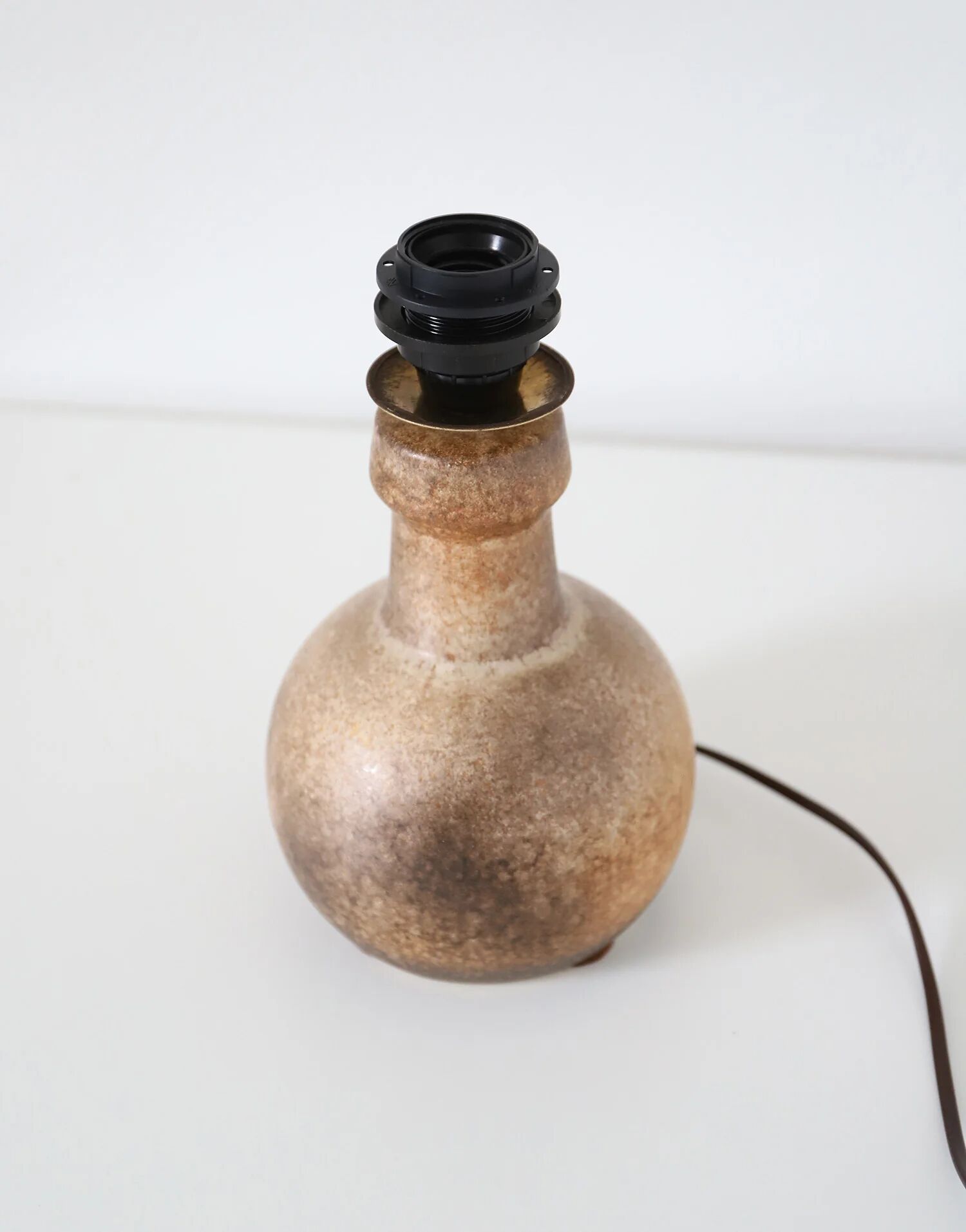 Table lamp – Vintage 60s ceramic and rattan shade