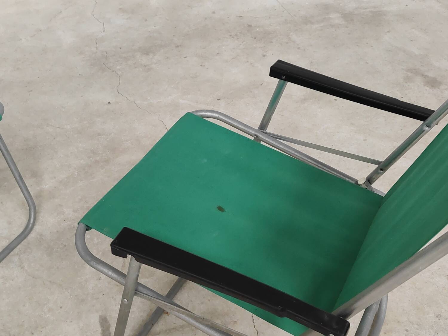 Set of 4 folding chairs with green canvas and aluminum frame