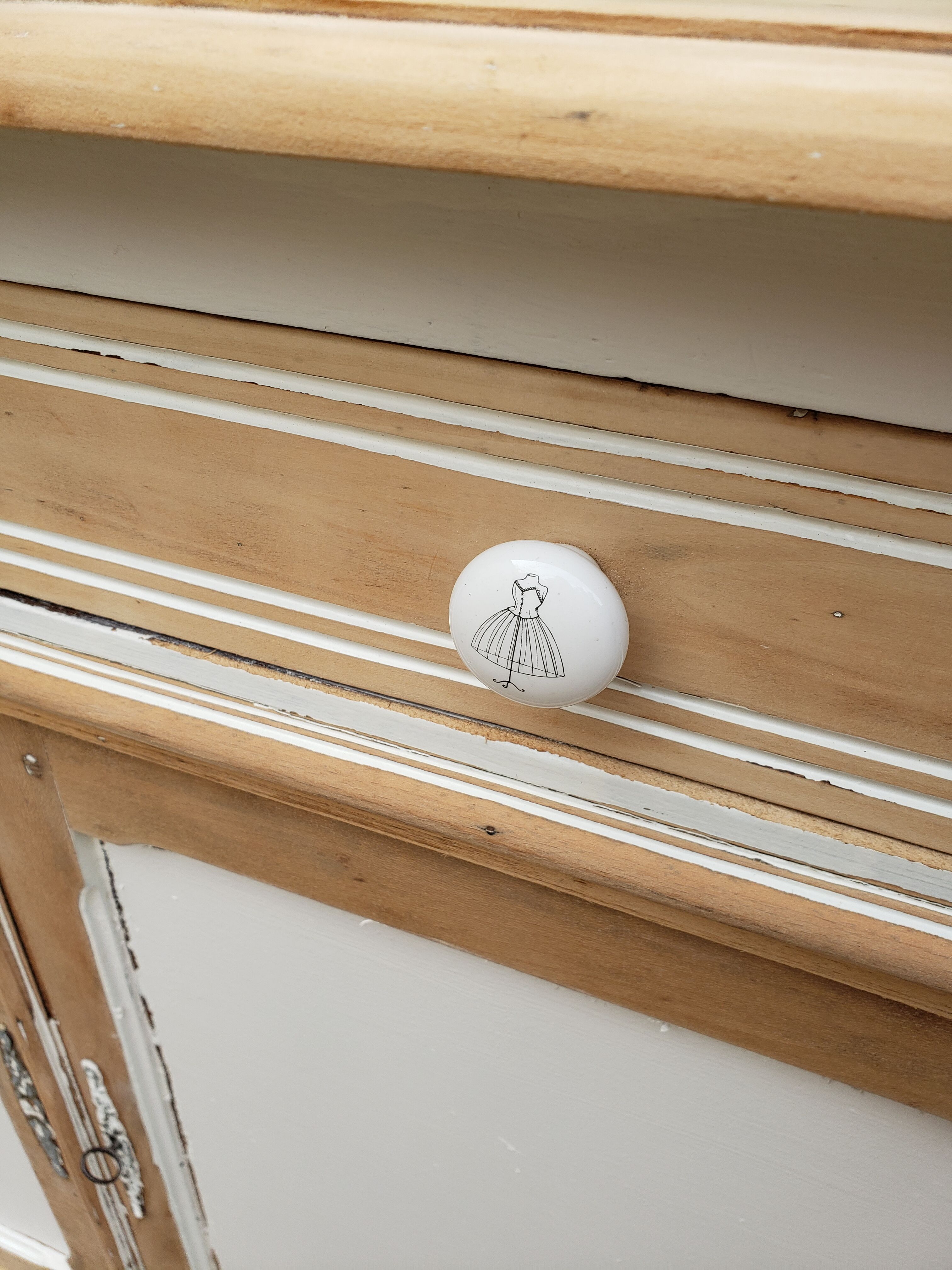 Parisian white buffet and wood Thuileries