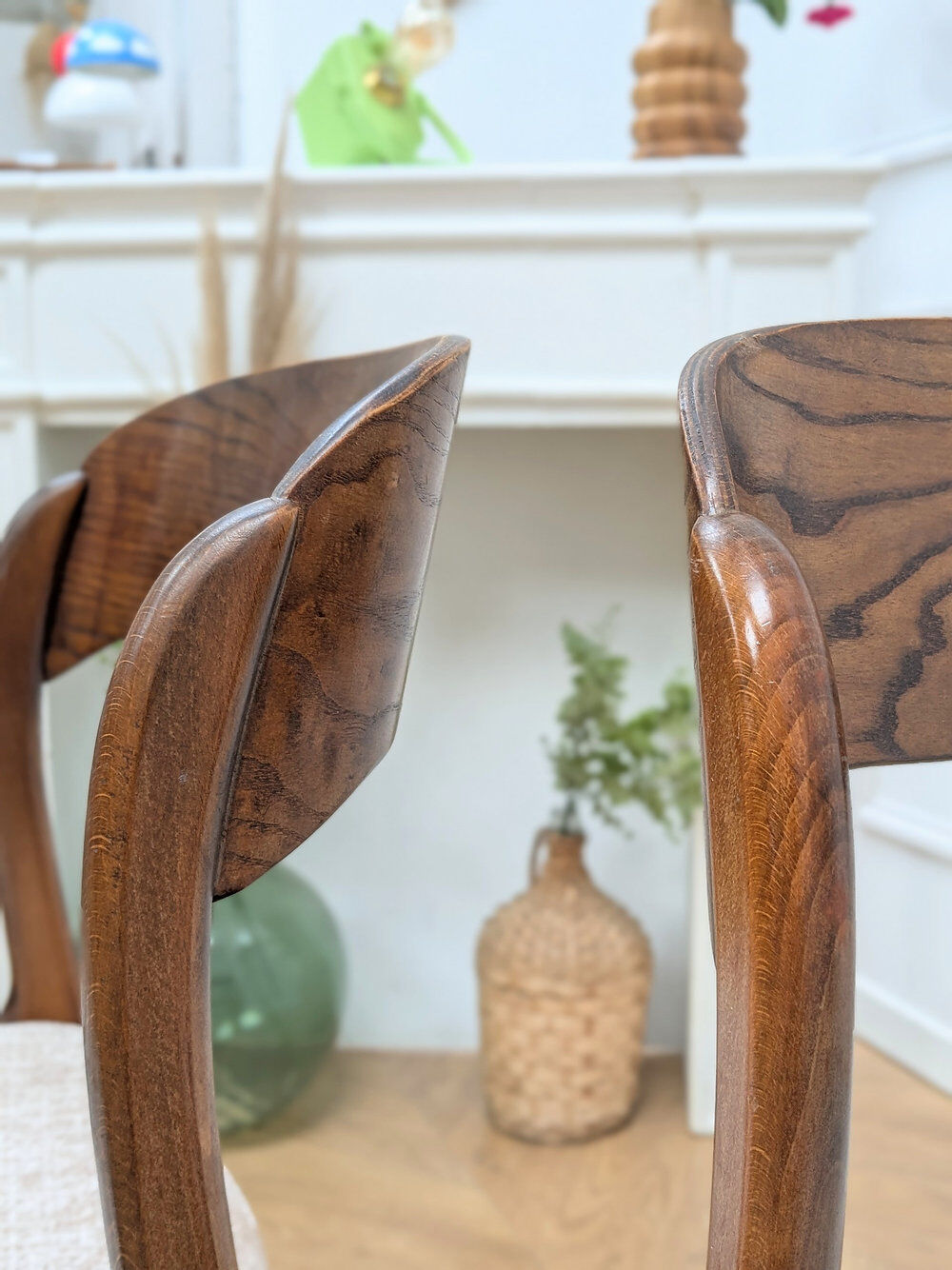 Set of 2 vintage chairs