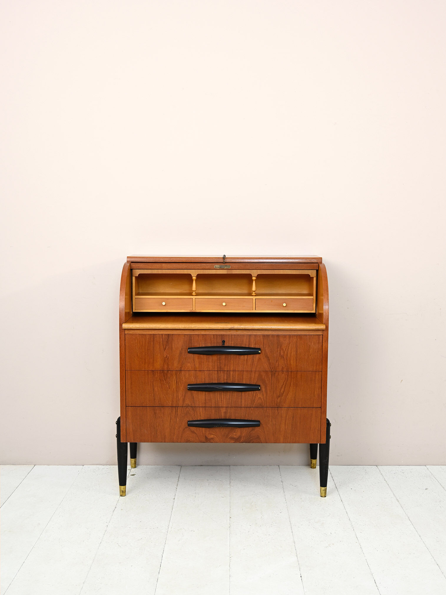 Chest of drawers secretary