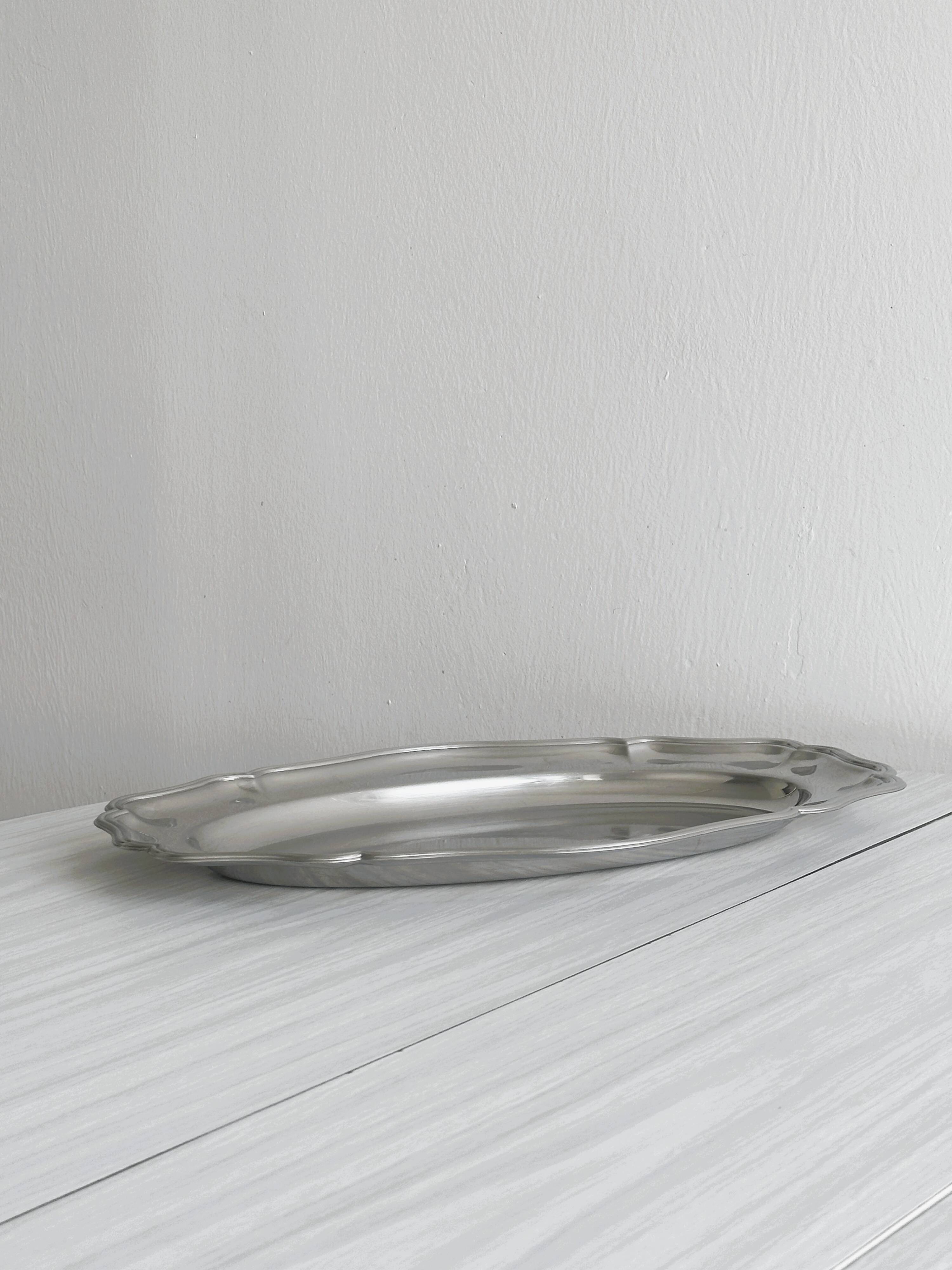 Plat ancien en métal