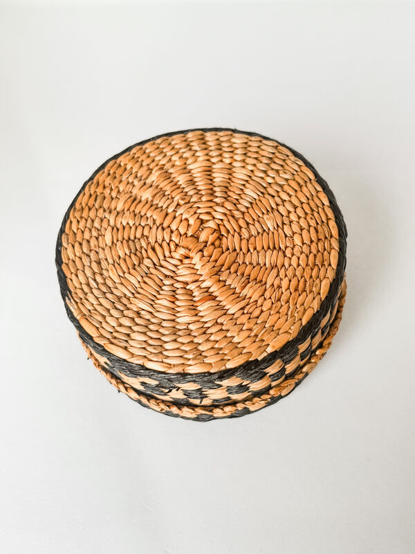Boîte « Agaseke »du Rwanda , vannerie d'Art Royale et Symbolique