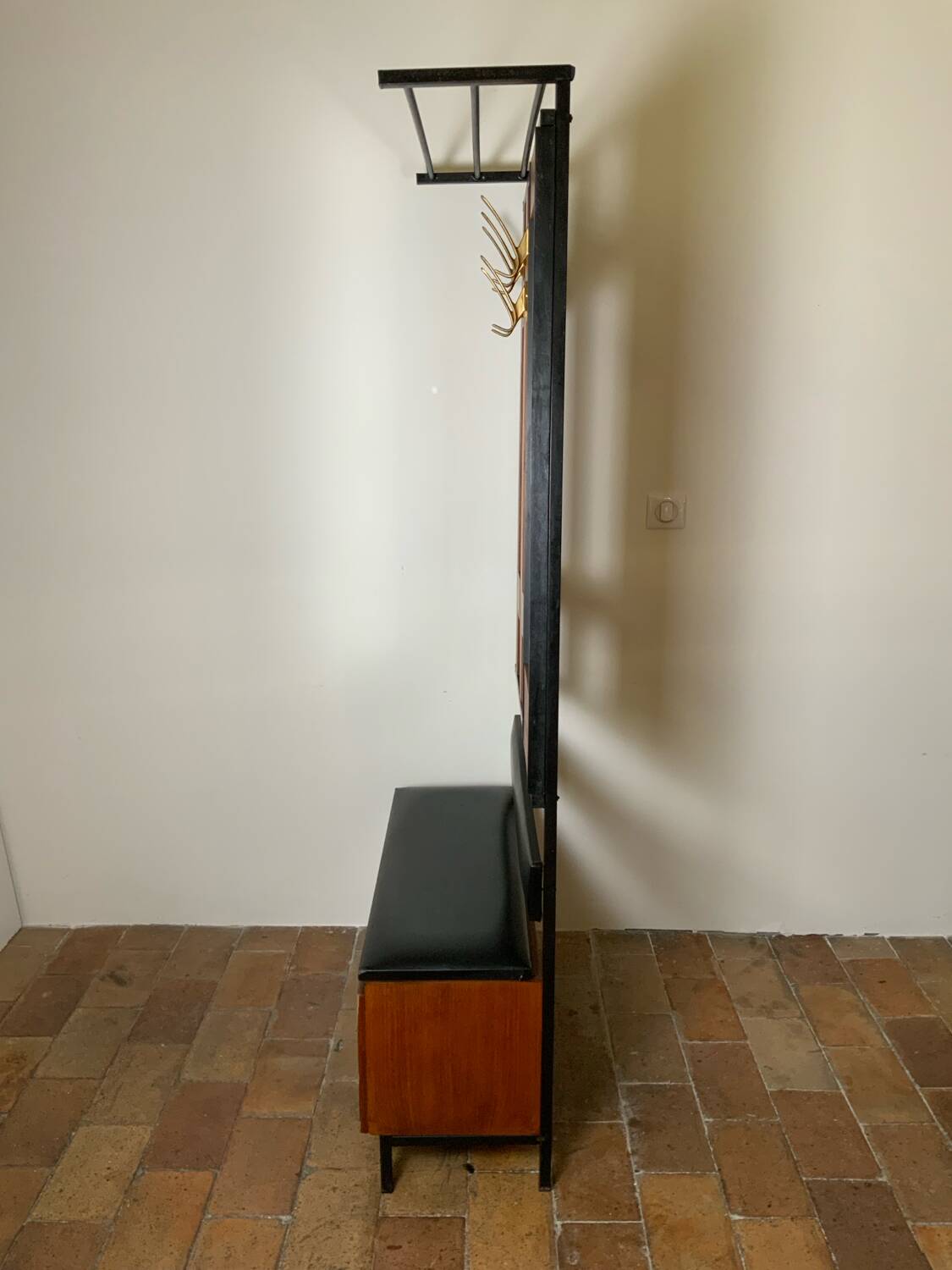 Wall-mounted coat rack