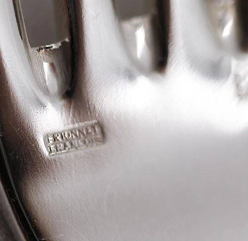 25-piece cutlery set François Frionnet in silver-plated metal, bead decoration.