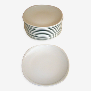 84 assiettes en porcelaine blanche "Pilliwuyt" diamètre: 24cm
