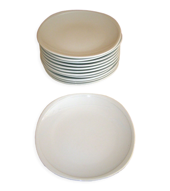 84 assiettes en porcelaine blanche "Pilliwuyt" diamètre: 24cm