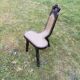 Tabouret tripode brutaliste