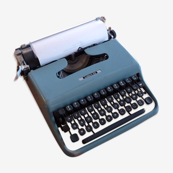 Machine à écrire Olivetti Lettera 22 bleue avec son étui de transport