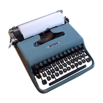 Machine à écrire Olivetti Lettera 22 bleue avec son étui de transport