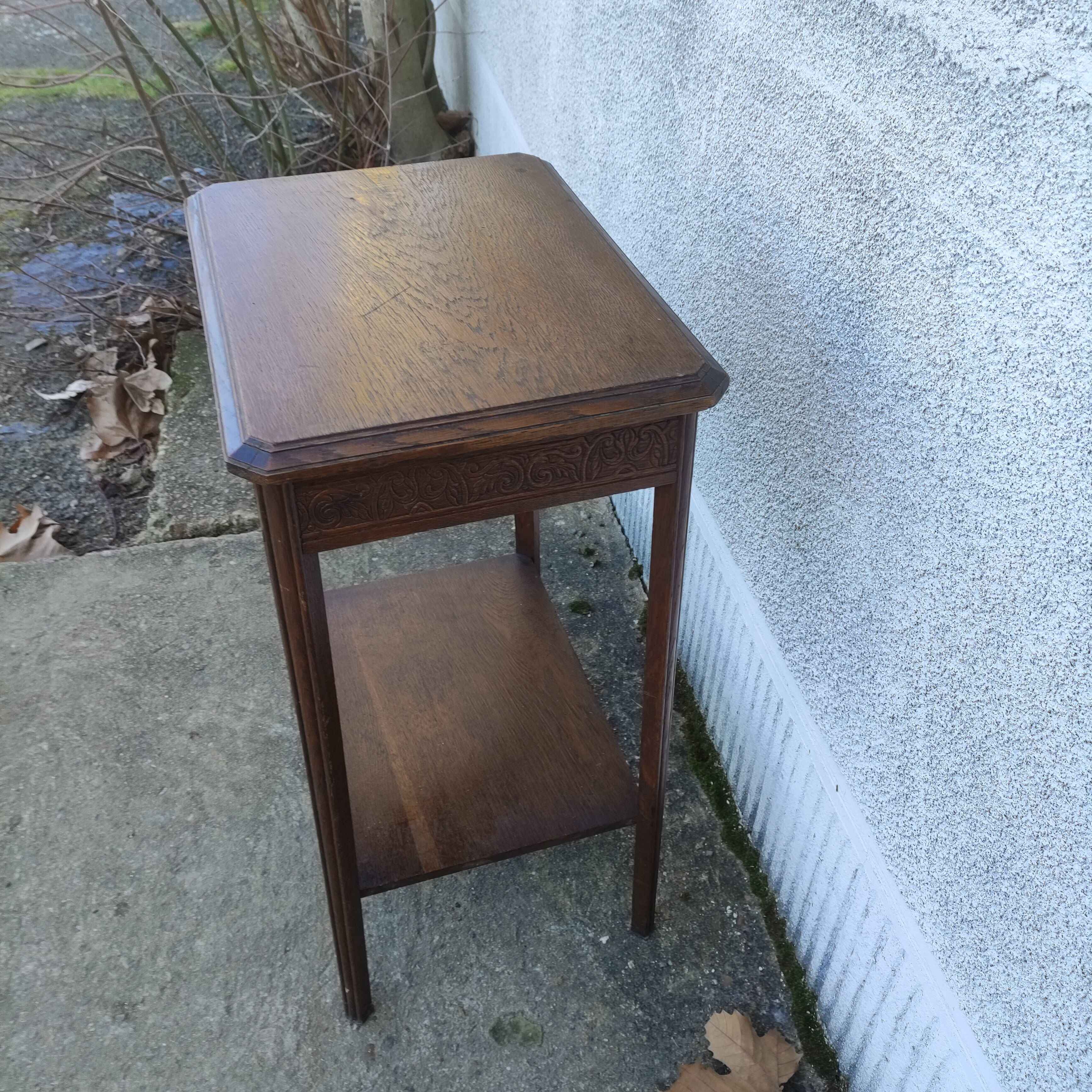 Art deco side table