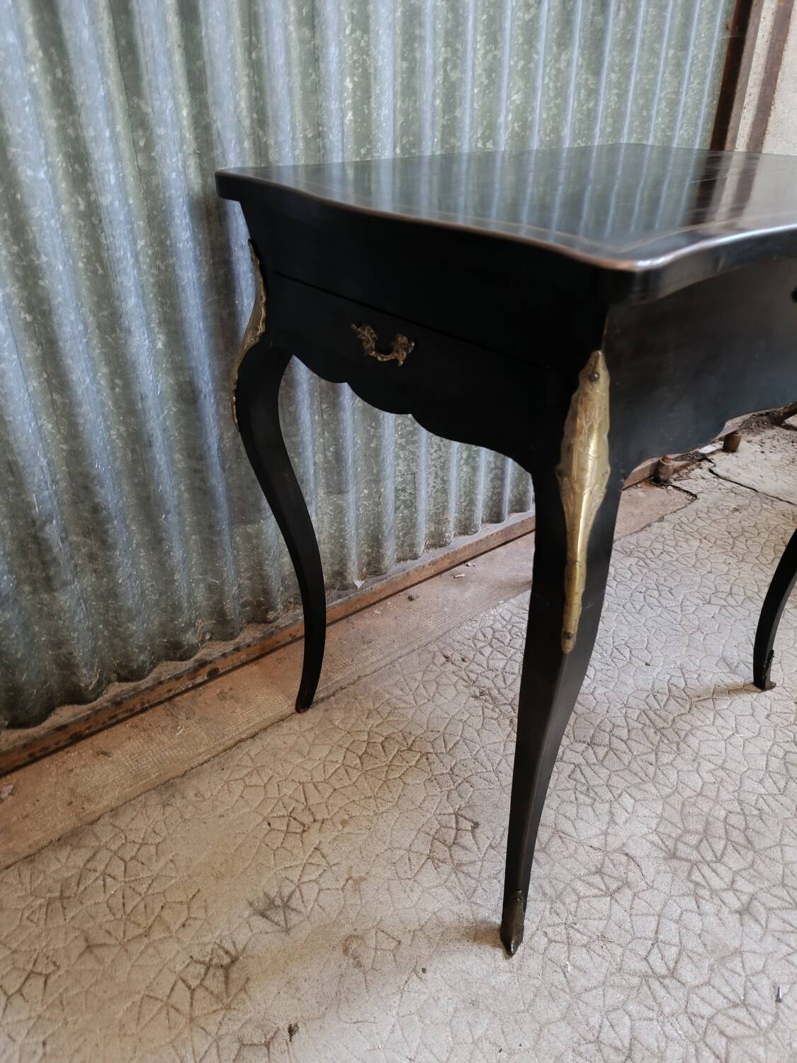 Small side table for working