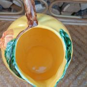 Jug in slipware apple