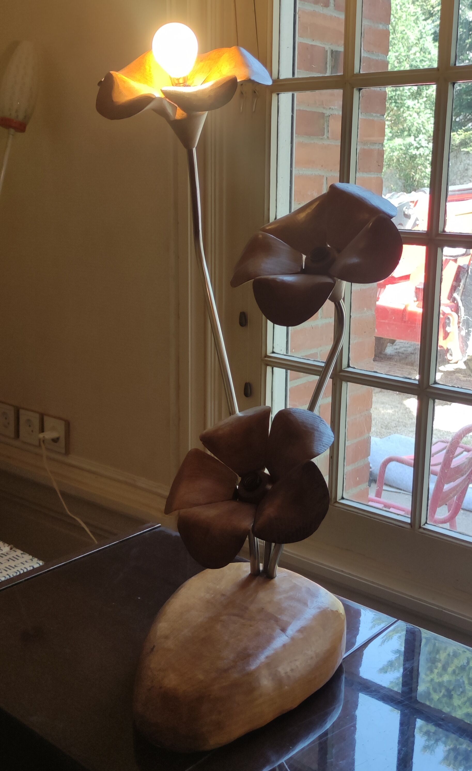 Floral lamp design in wood