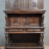 Cabinet Renaissance époque XVIIeme en bois massif sculpté vers 1680