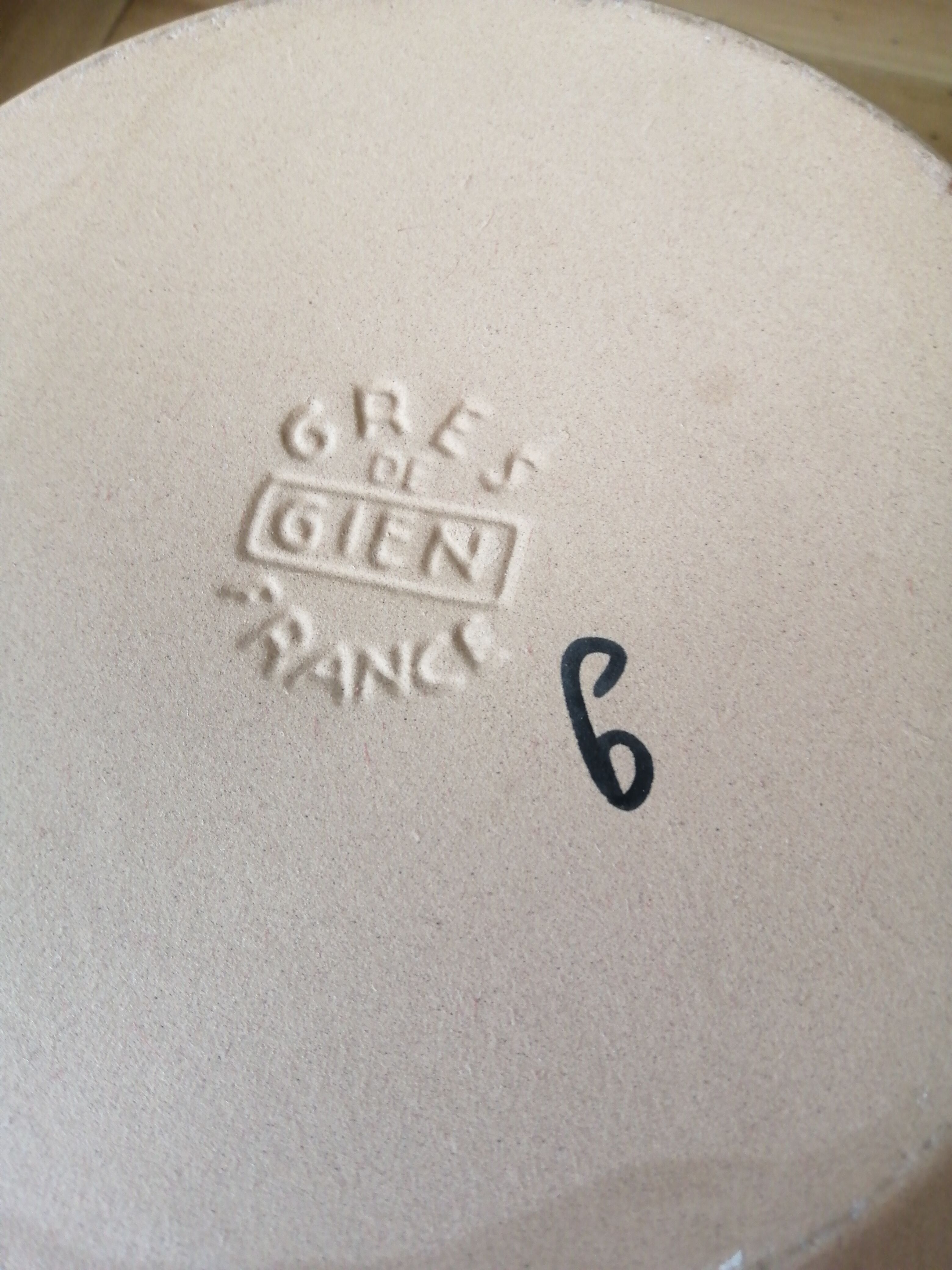 Set of 2 Gien sandstone bowls