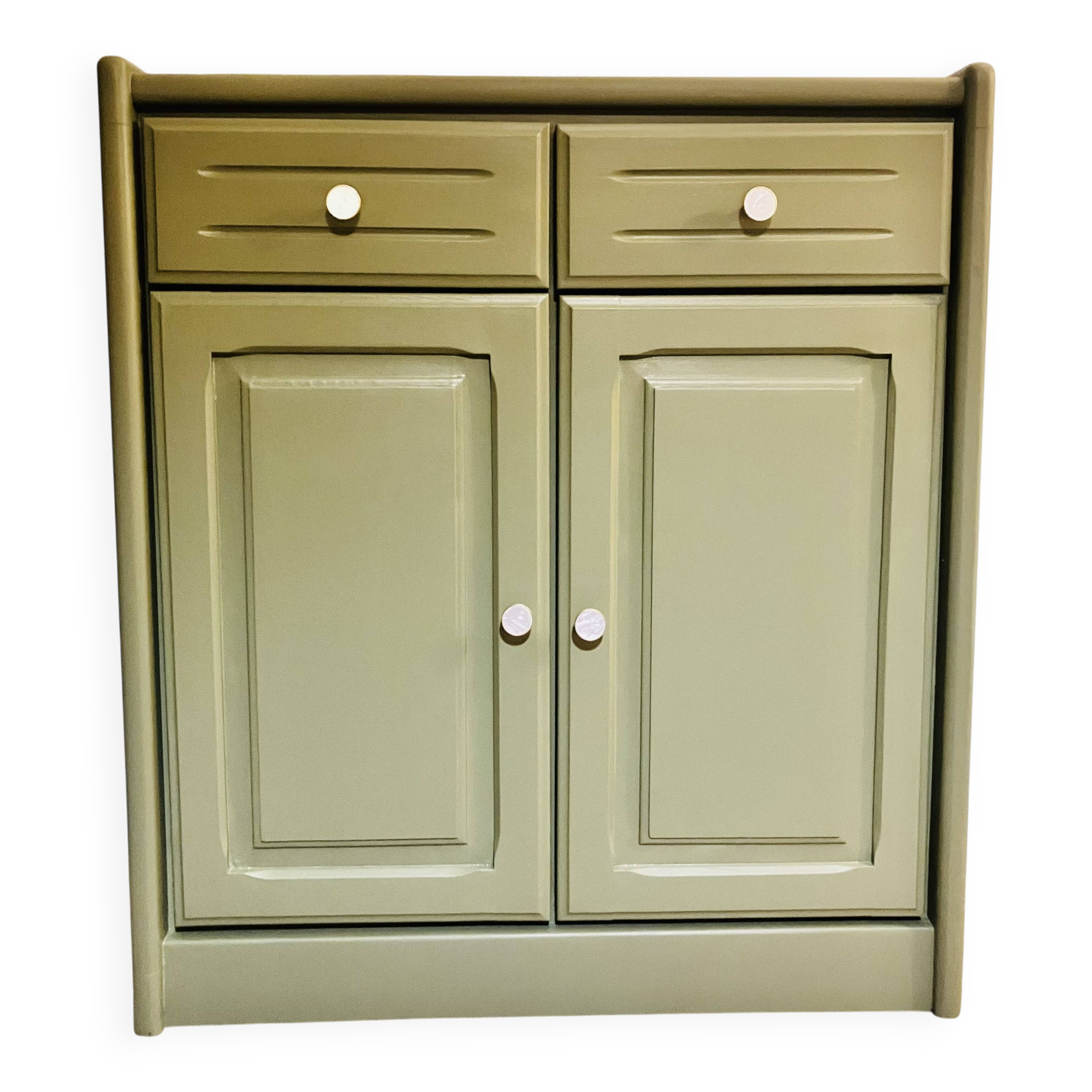 Wooden chest of drawers