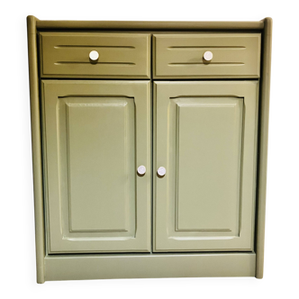 Wooden chest of drawers