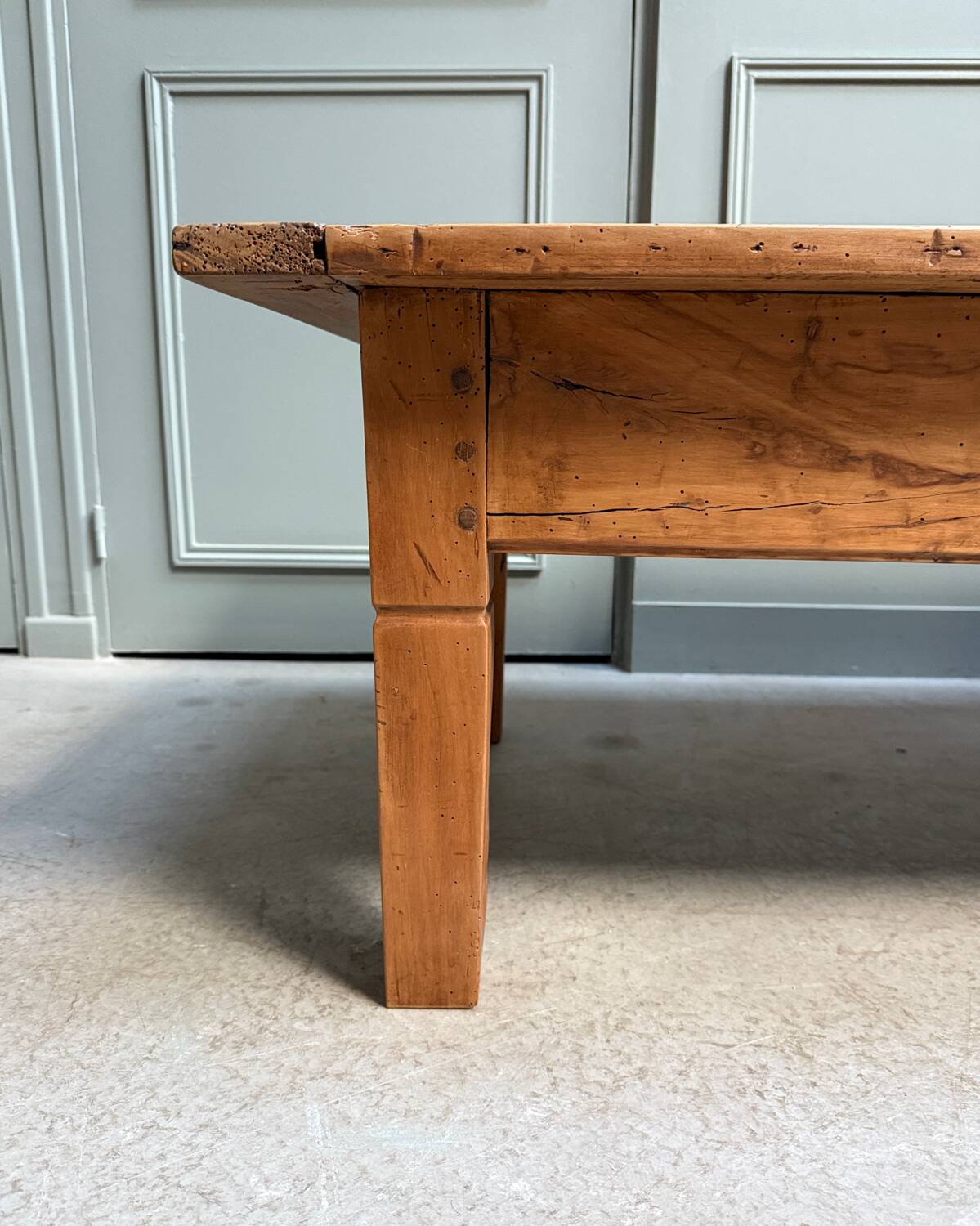 Large vintage coffee table in solid wood (renovated)