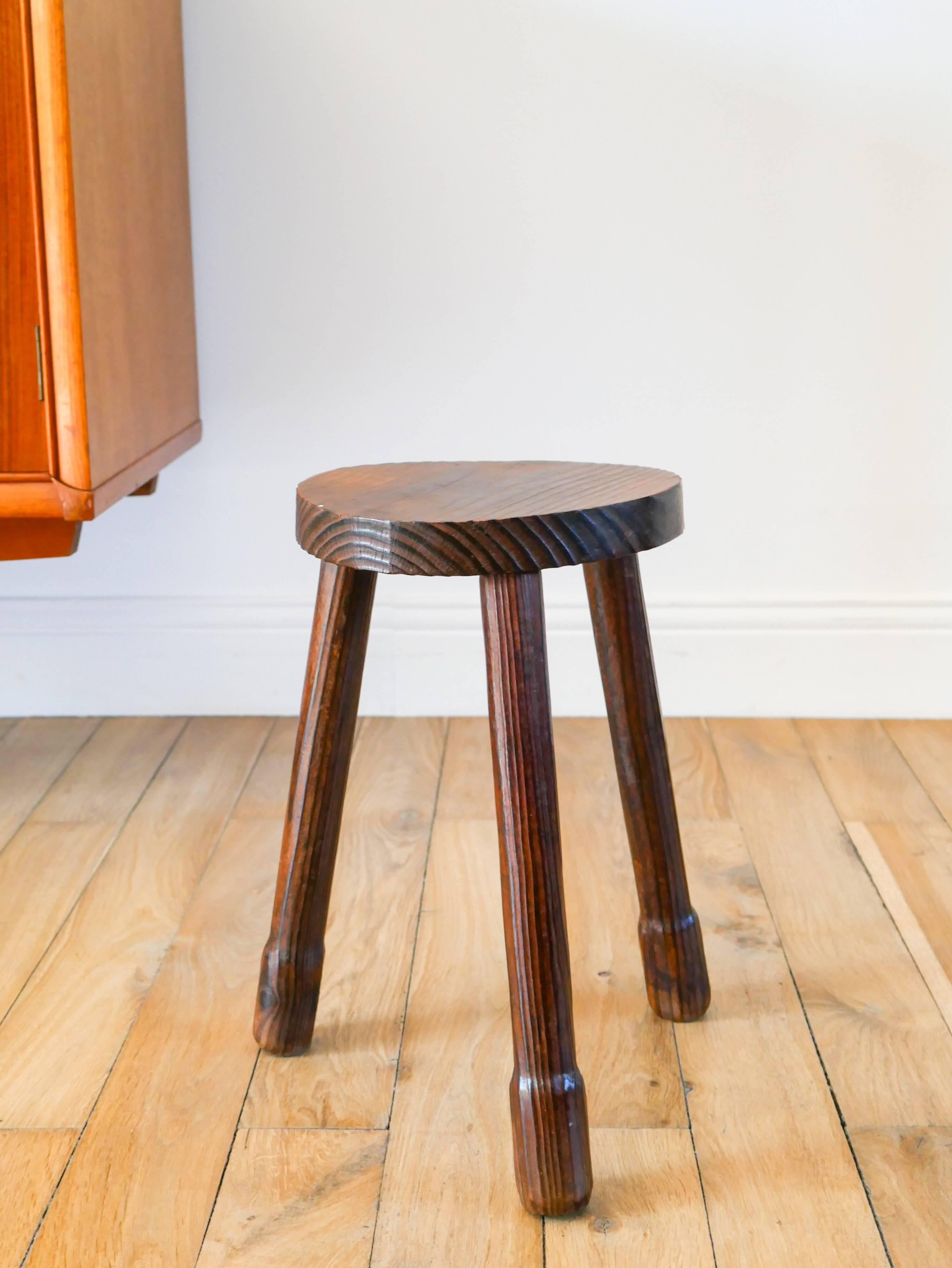 Tabouret tripode en bois, Brutaliste, Style Populaire, 1950