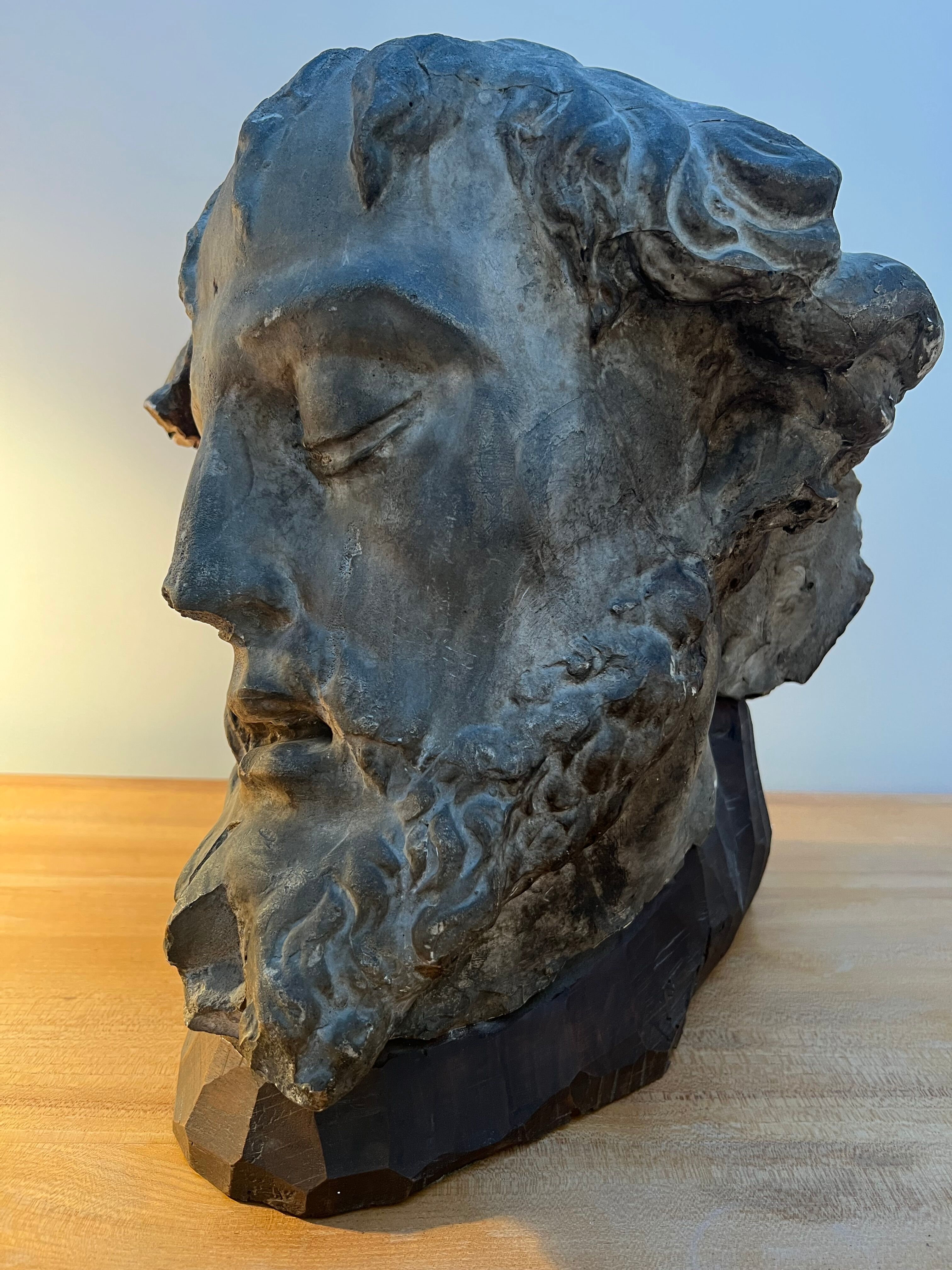 Sculpture représantant une tete de christ époque fin XIX eme siecle