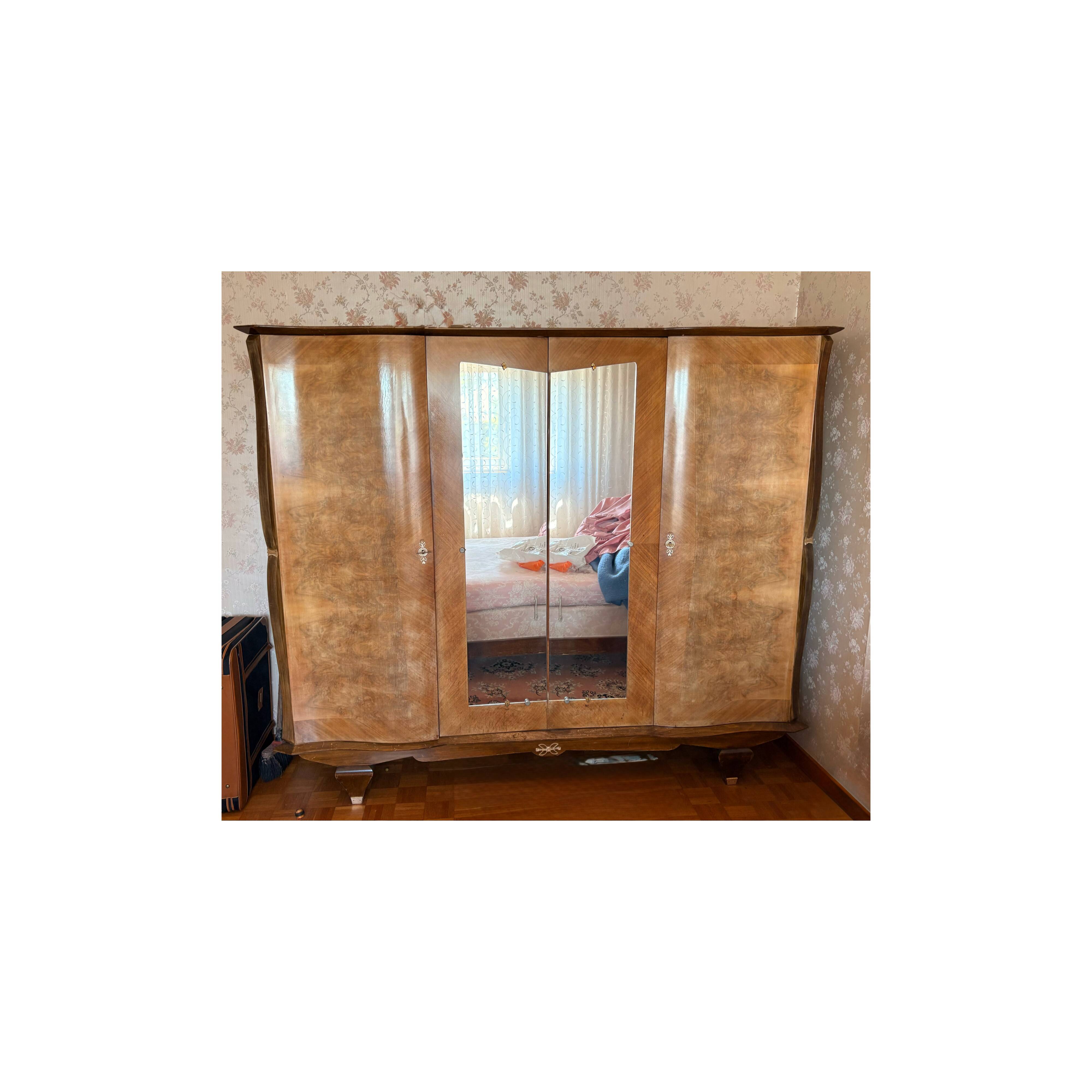 Grande armoire vintage en loupe de noyer - style Art Déco