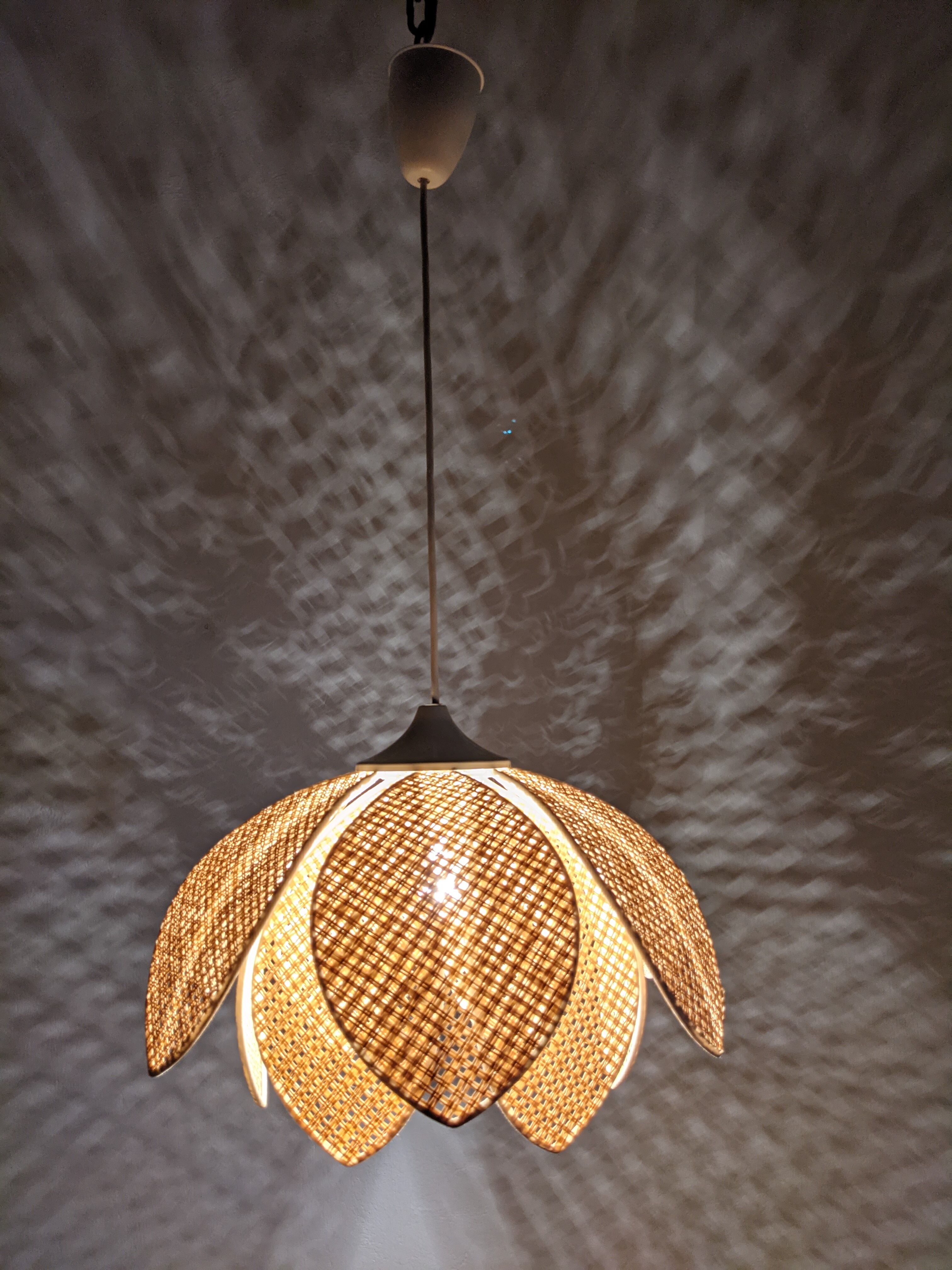 Rattan lotus flower suspension from the 60s/70s