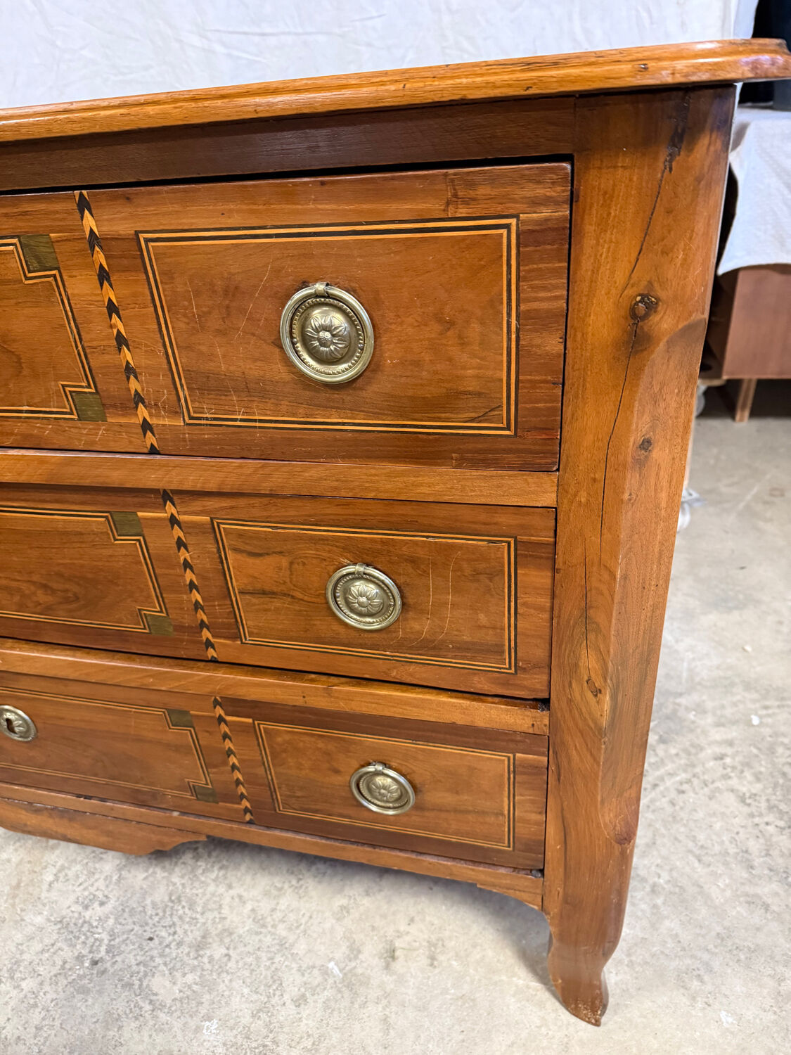 Antique chest of drawers