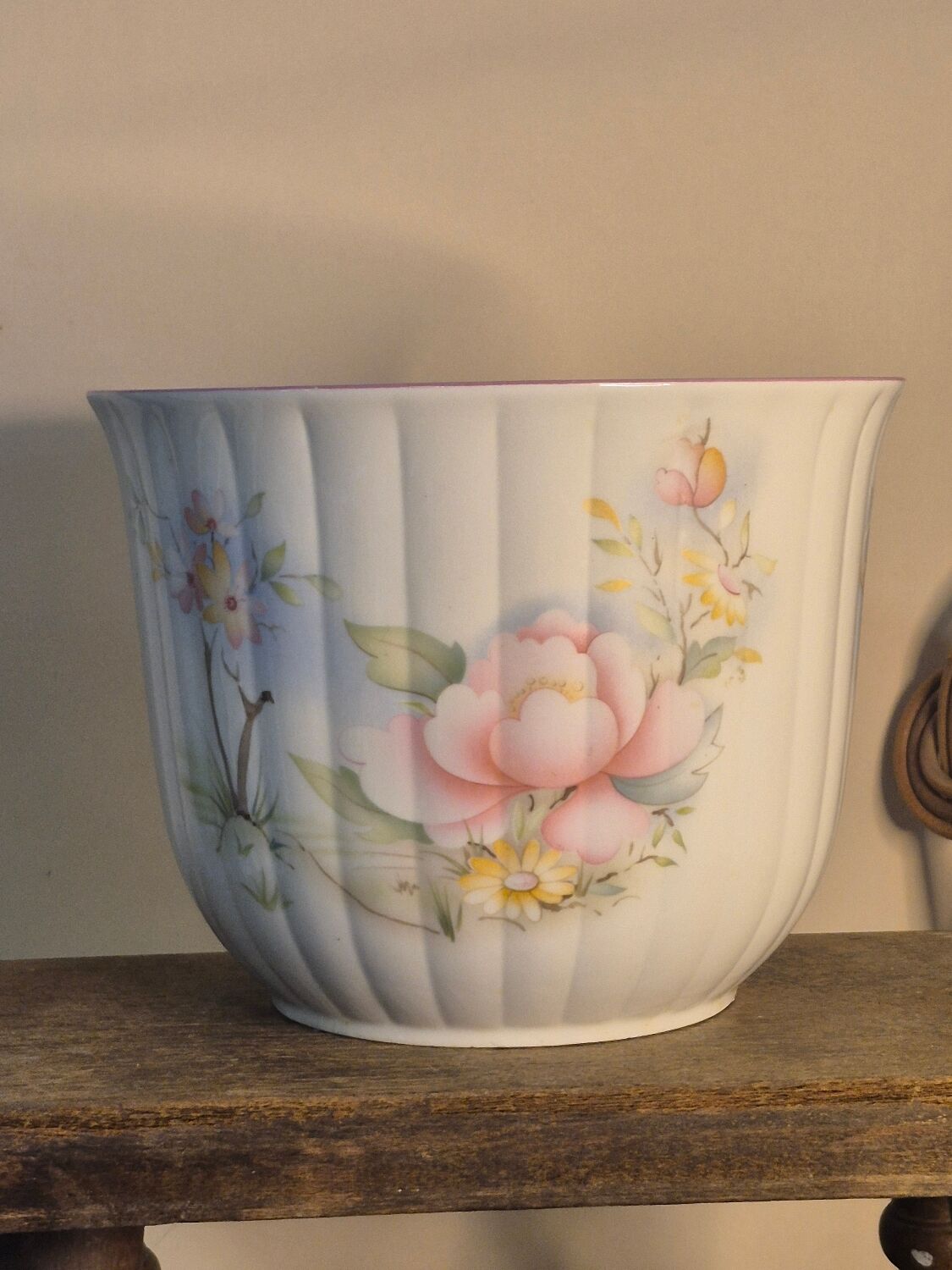 Porcelain cache pot