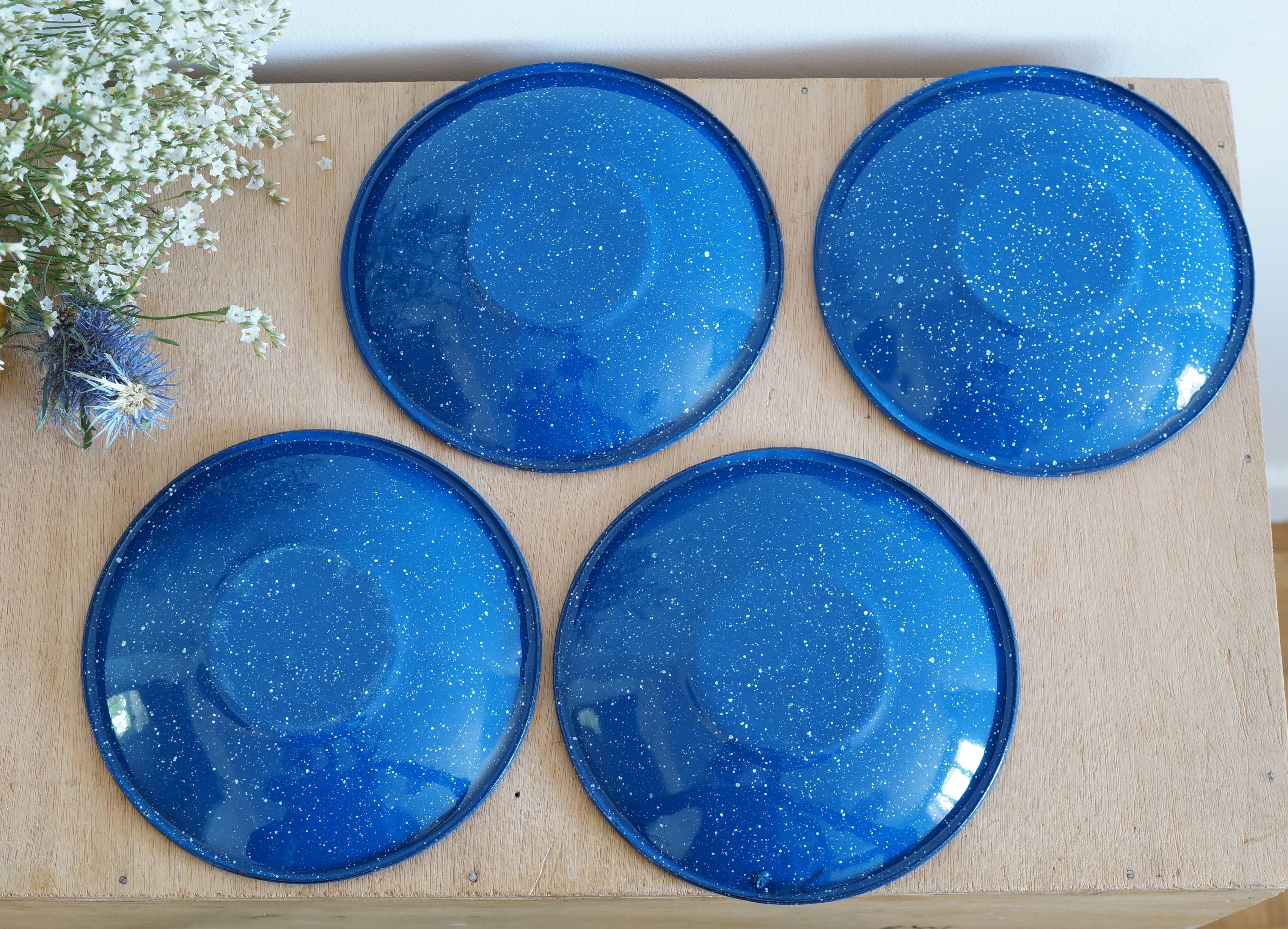 Set of 4 blue enamelled metal plates
