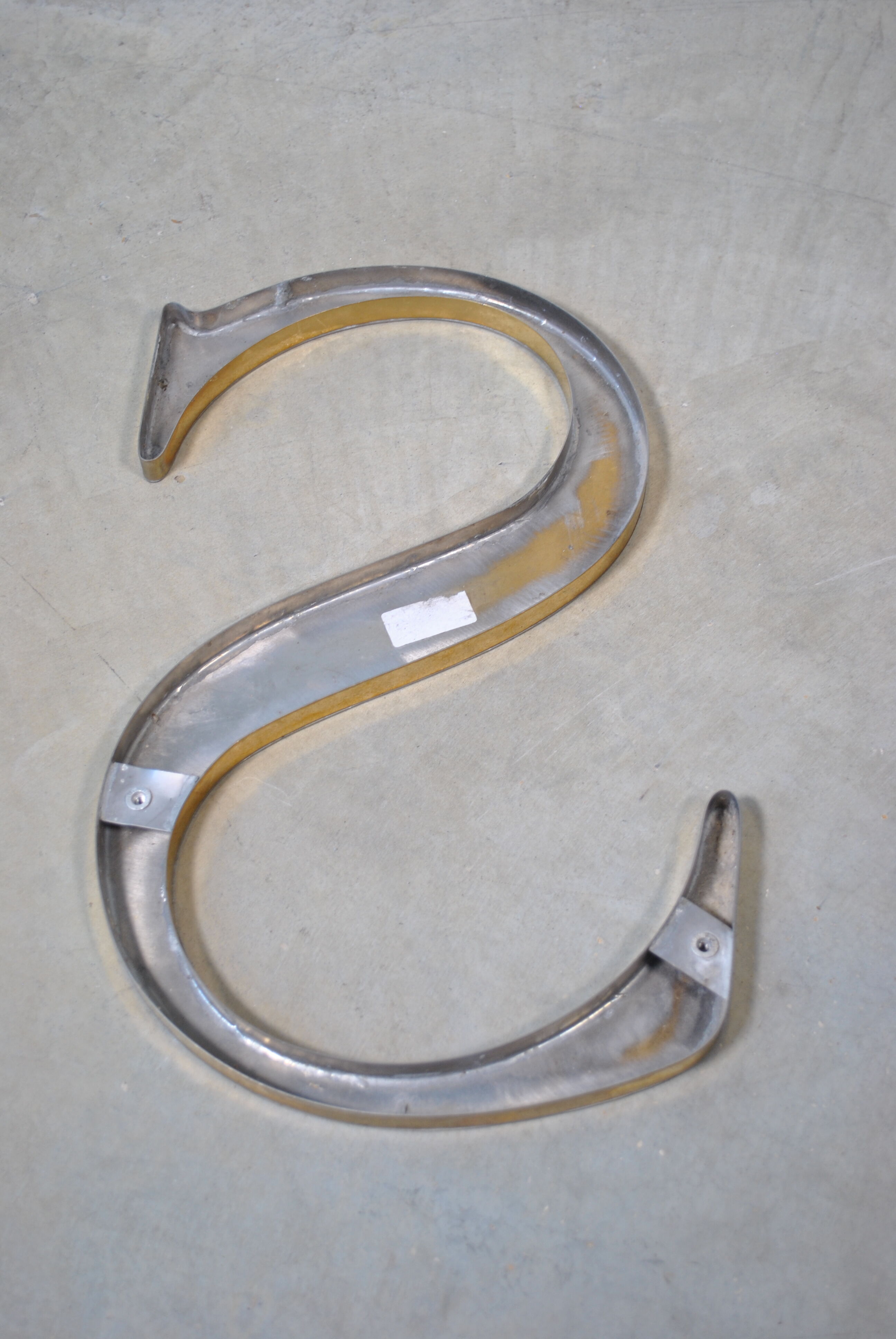 Letter sign in gold metal "S" 1980