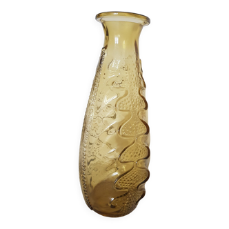 Vase en verre moulé jaune décor Art Déco