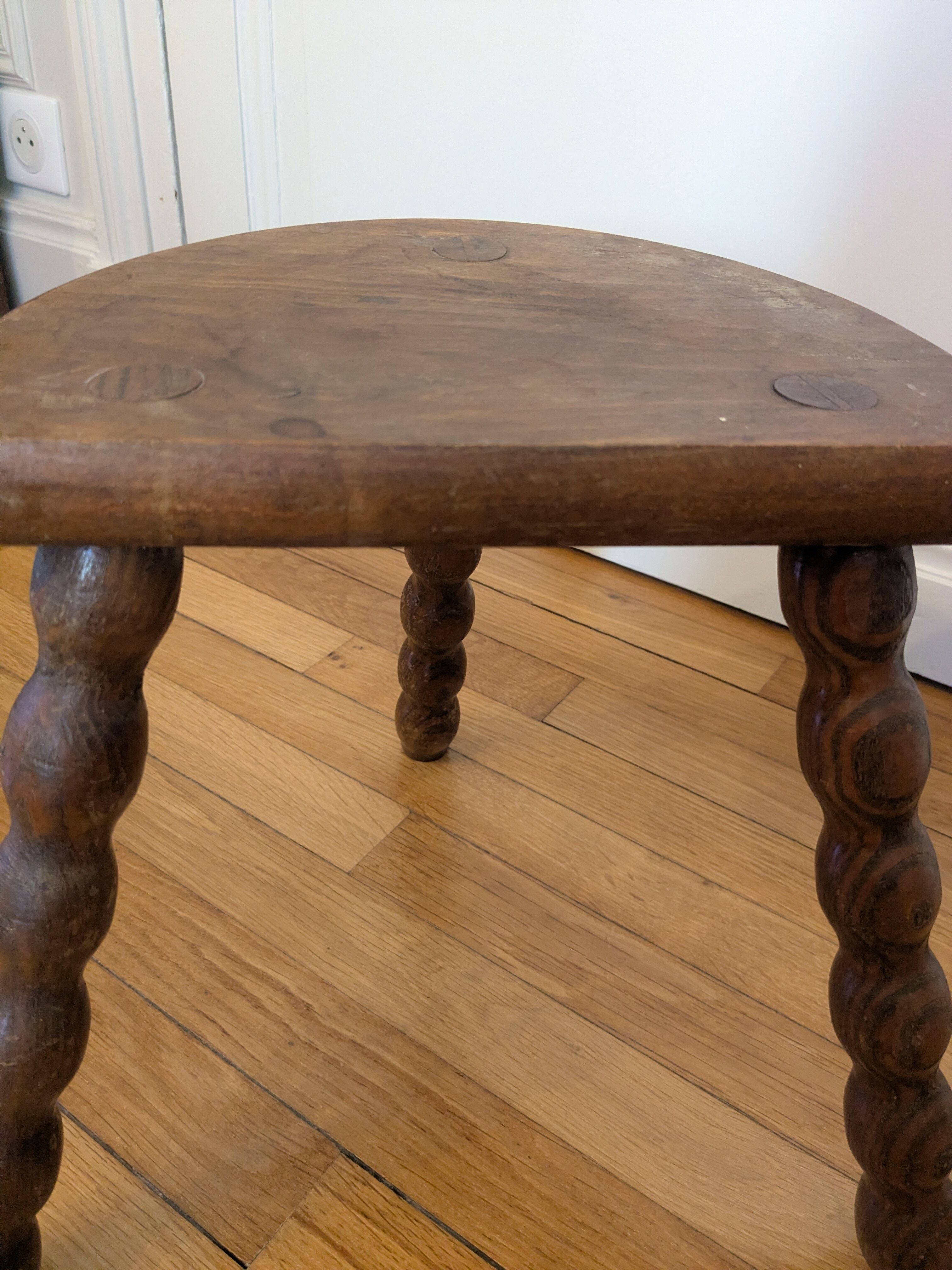 Tabouret tripode