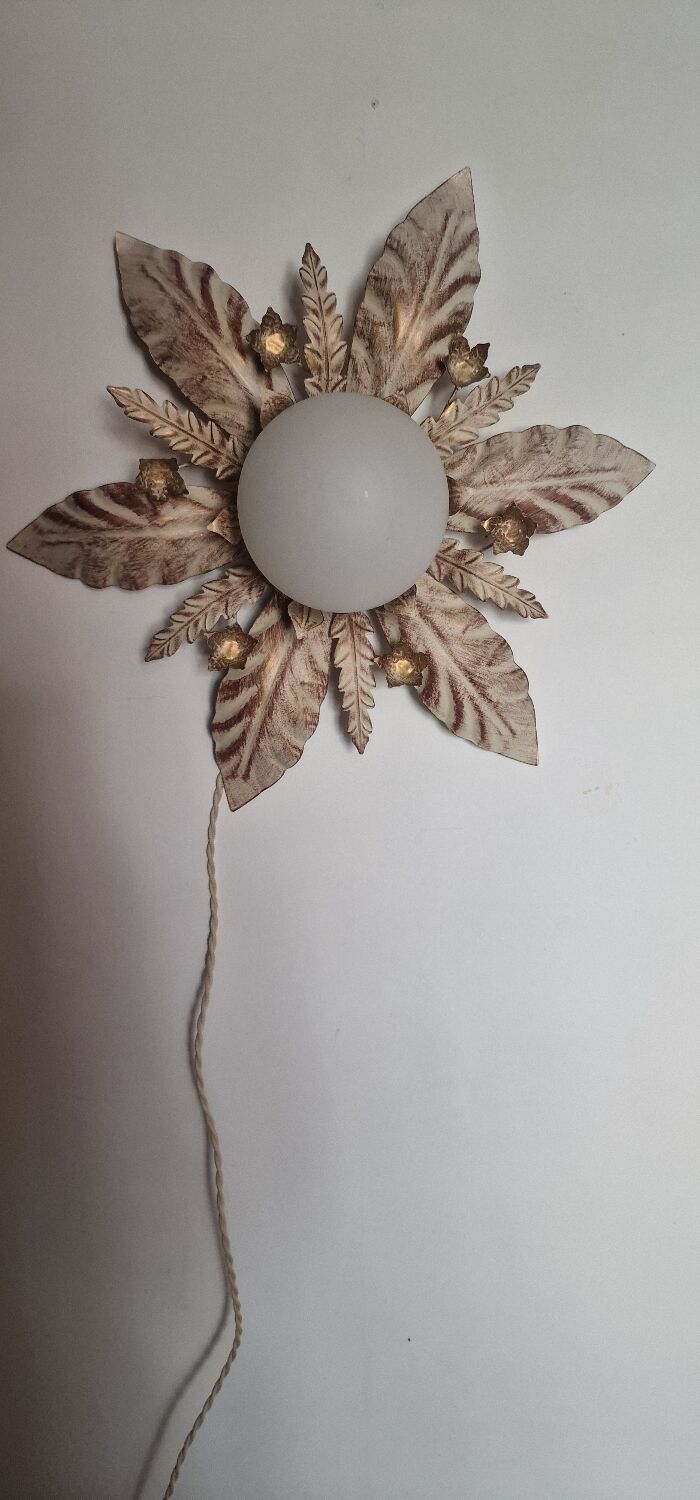 Wall lamp or floral ceiling lamp in white globe