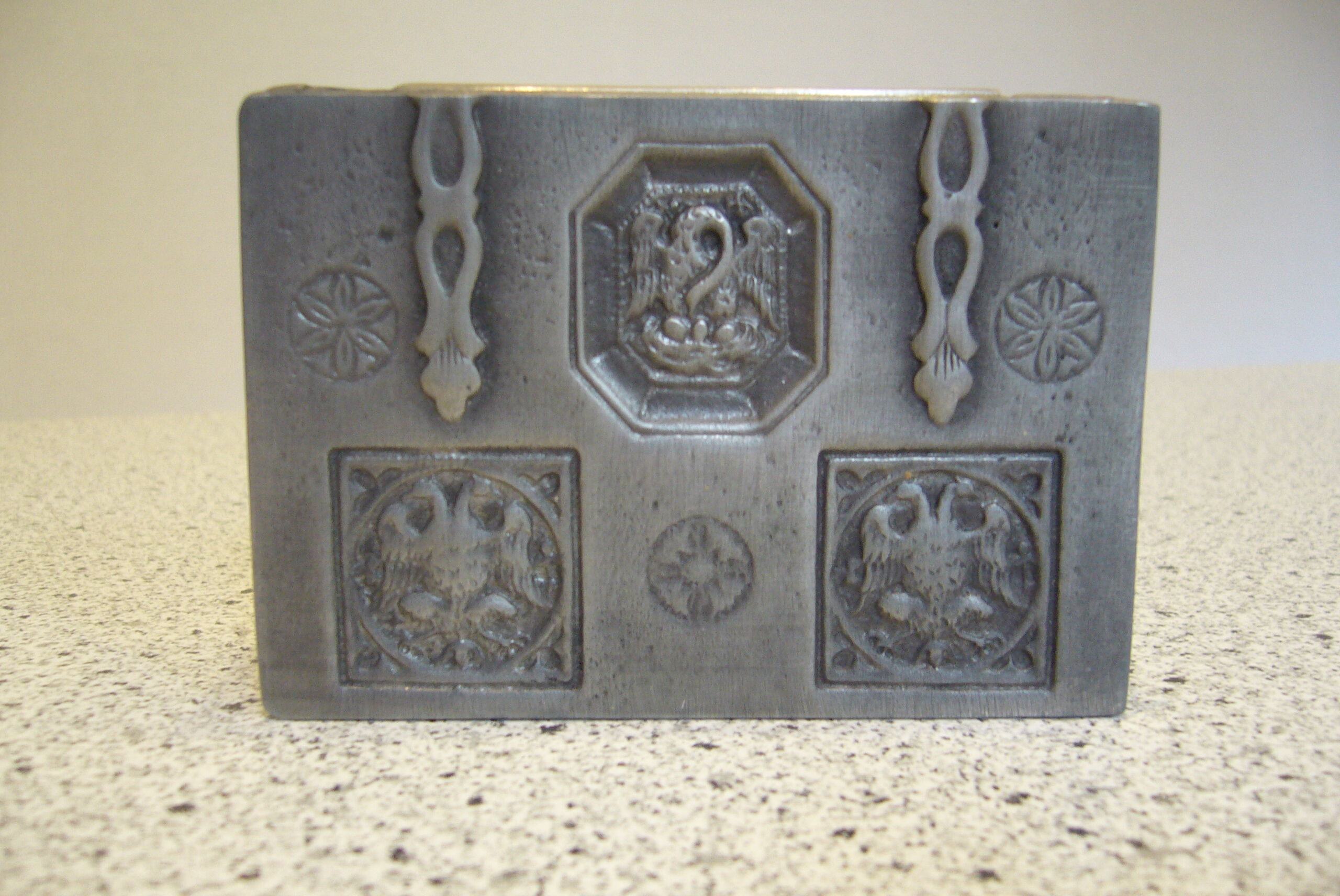 Box in pewter of Périgord