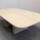 Table basse minimaliste en travertin, Italie vers 1970