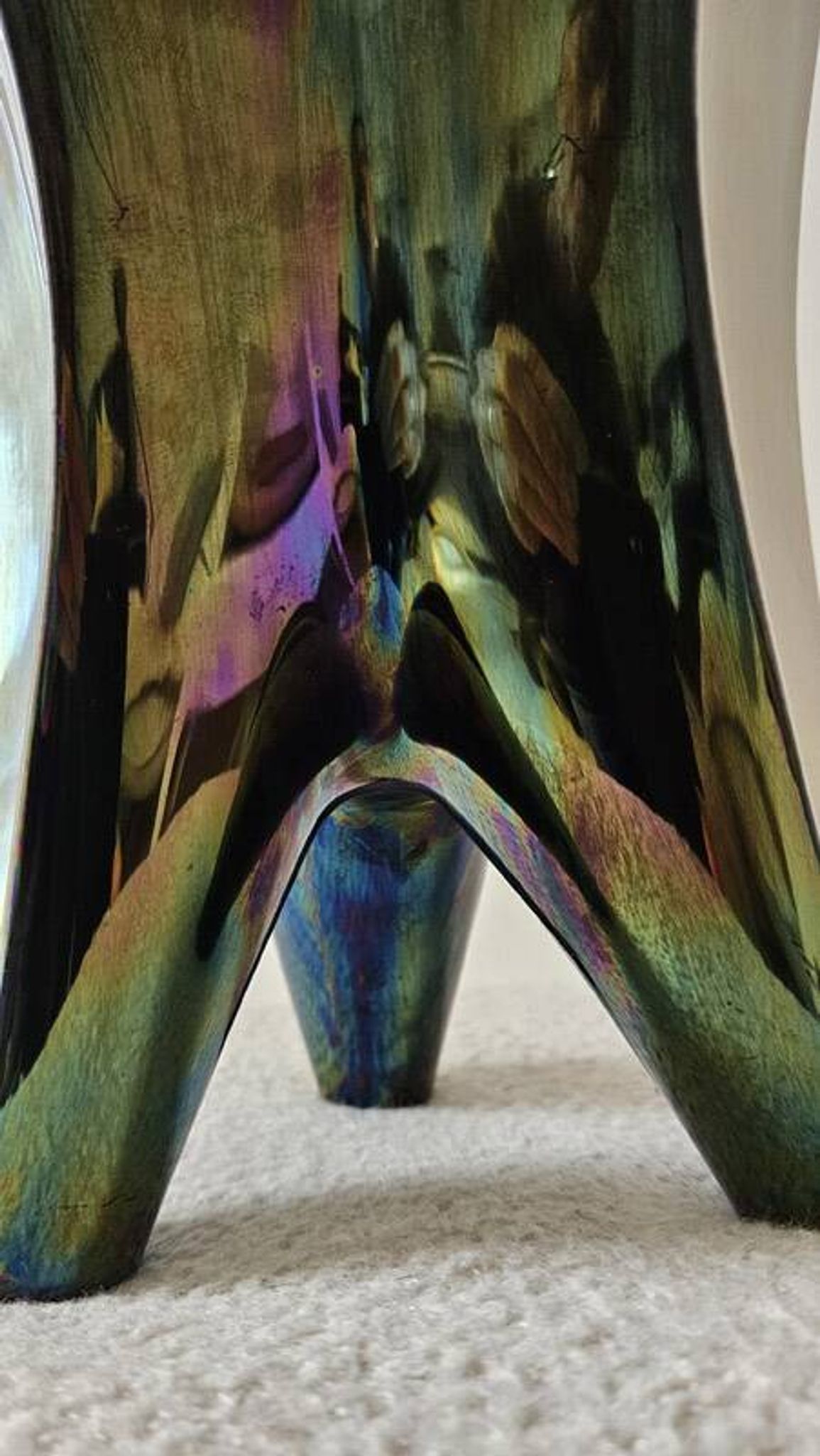 Vase sculptural tripode Verceram – Céramique émaillée irisée – Années 50–60