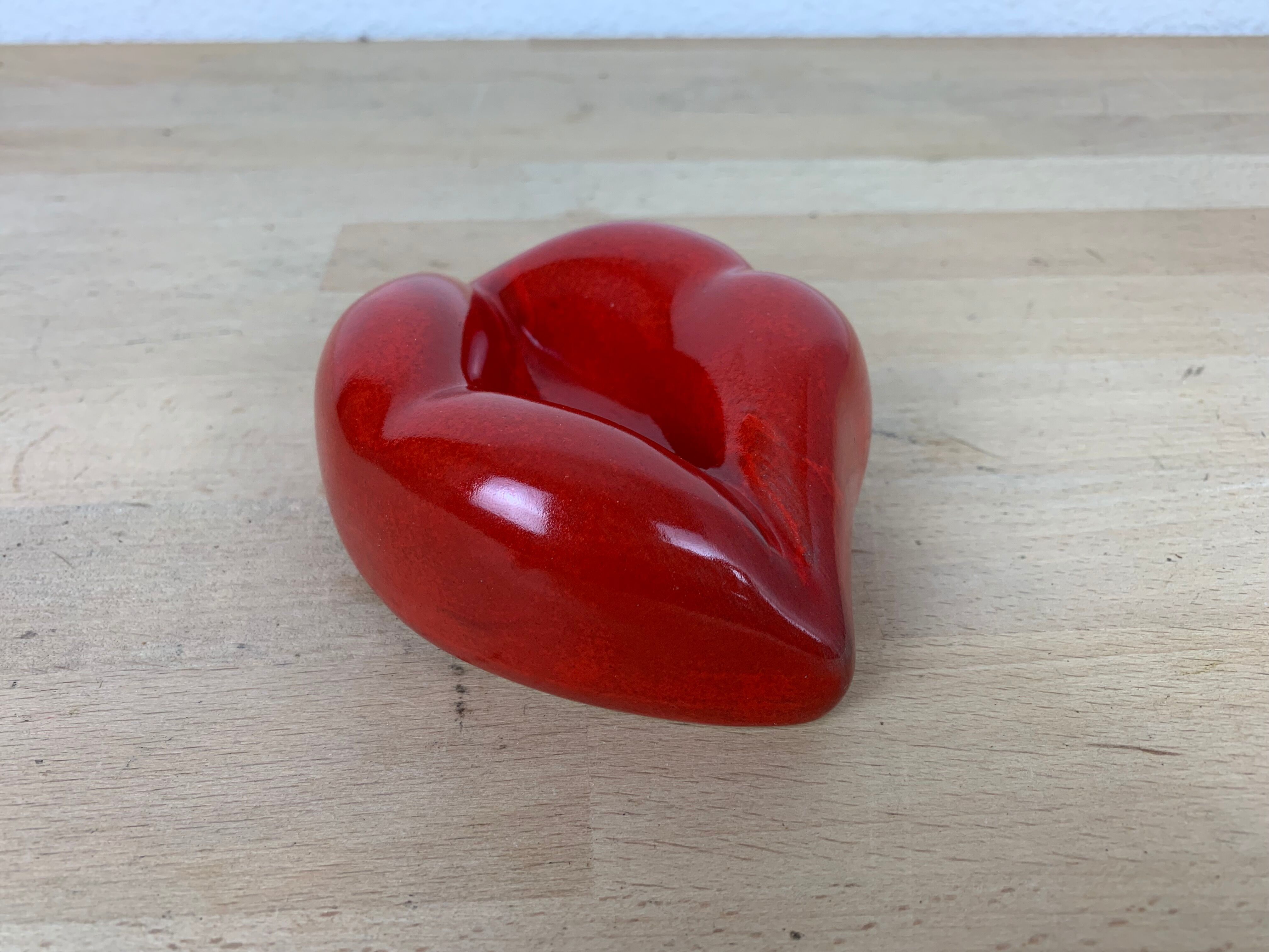 Empty pocket ashtray mouth ceramic red pop