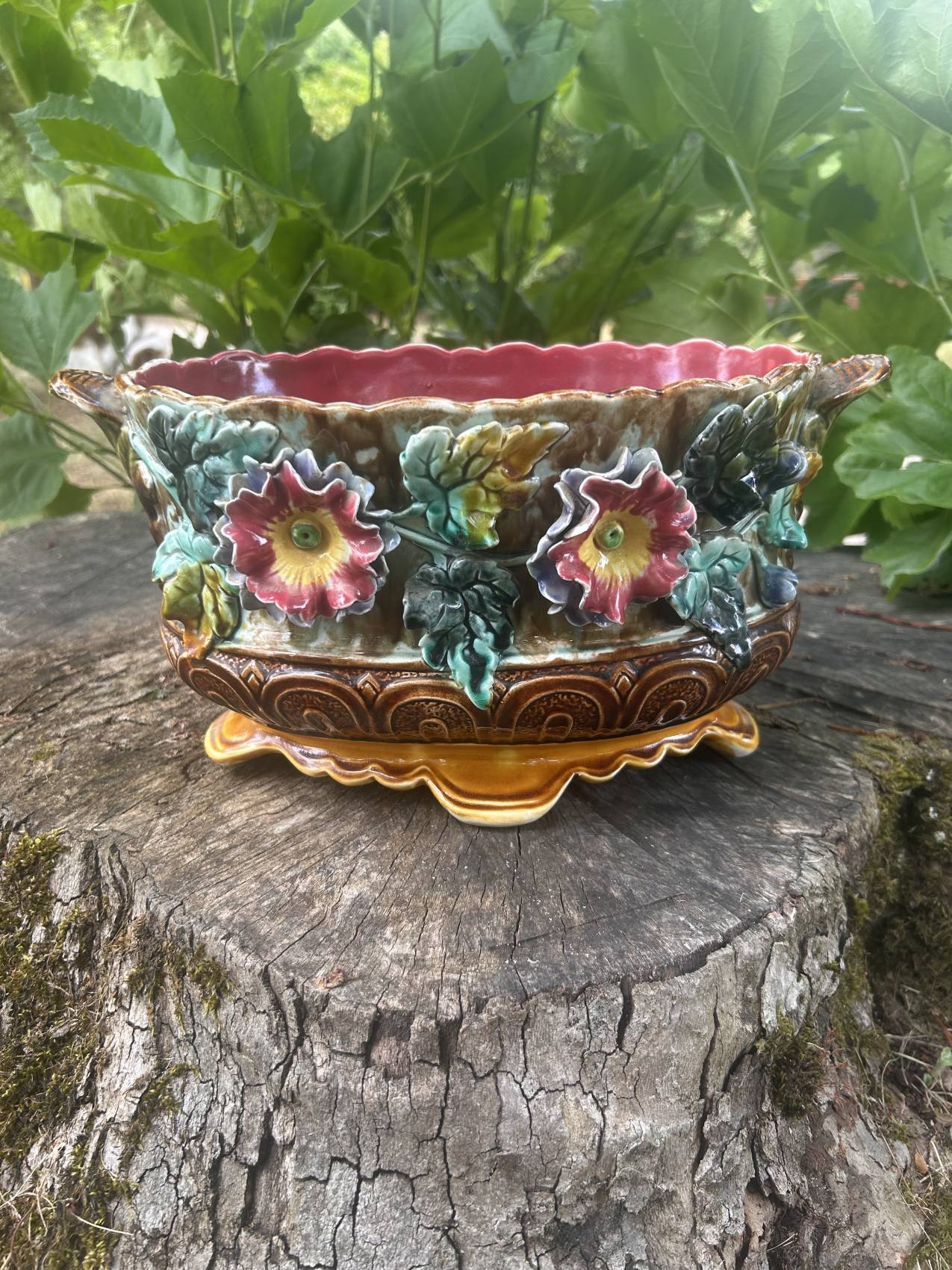 Antique jardinière in barbotine attributed to Onnaing with a floral motif.