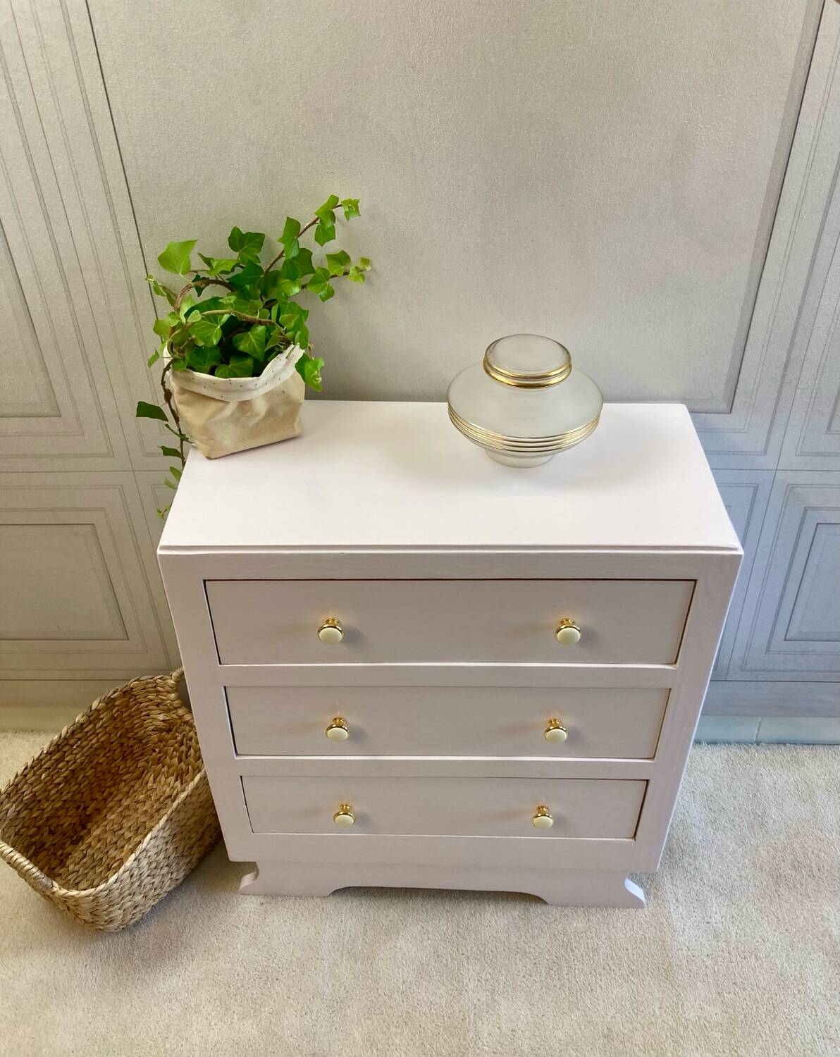 Commode vintage rose