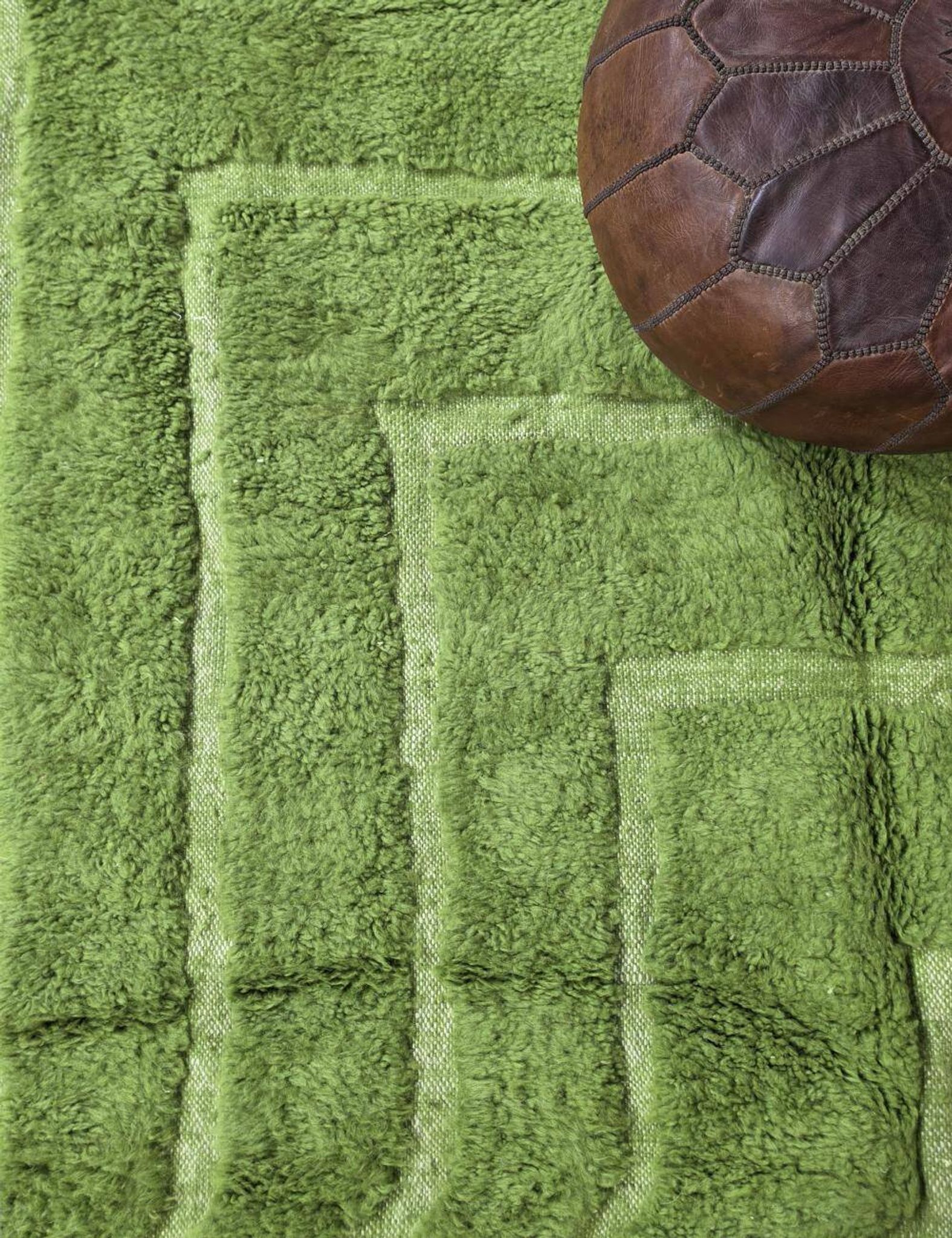 Contemporary Green Carpet - 316 x 242 cm