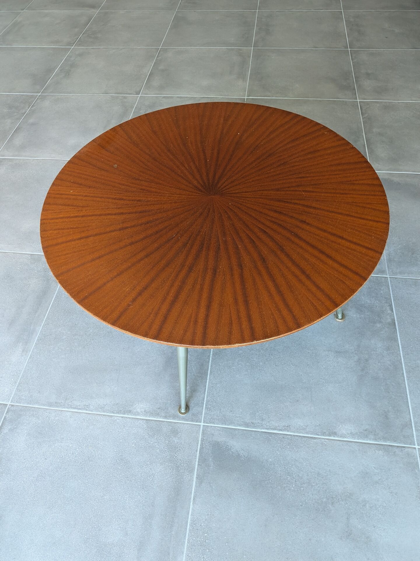 Vintage round coffee table in sun veneer – W. Germany, an