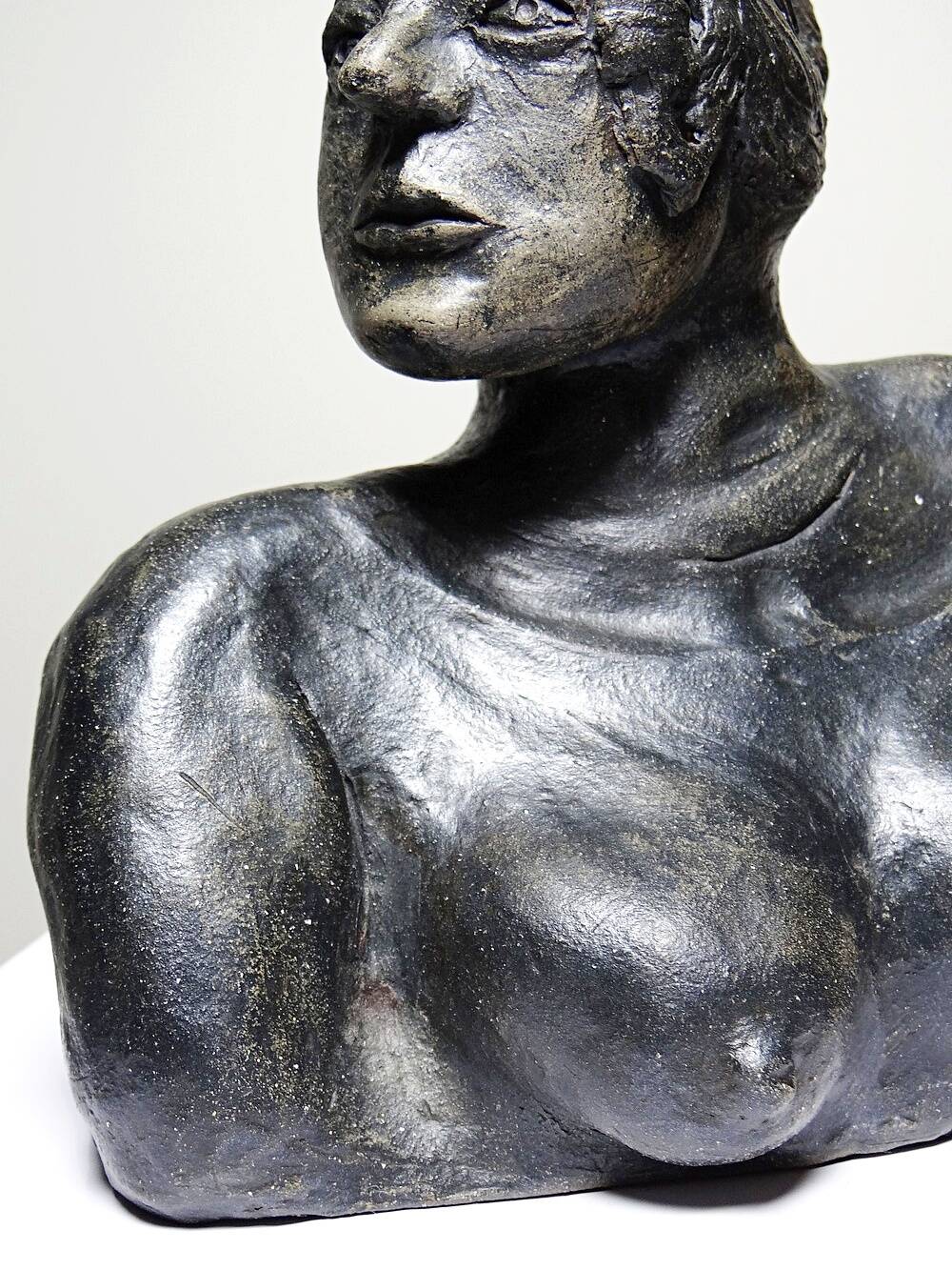 Buste de femme céramique XXe artisanat d'art à identifier